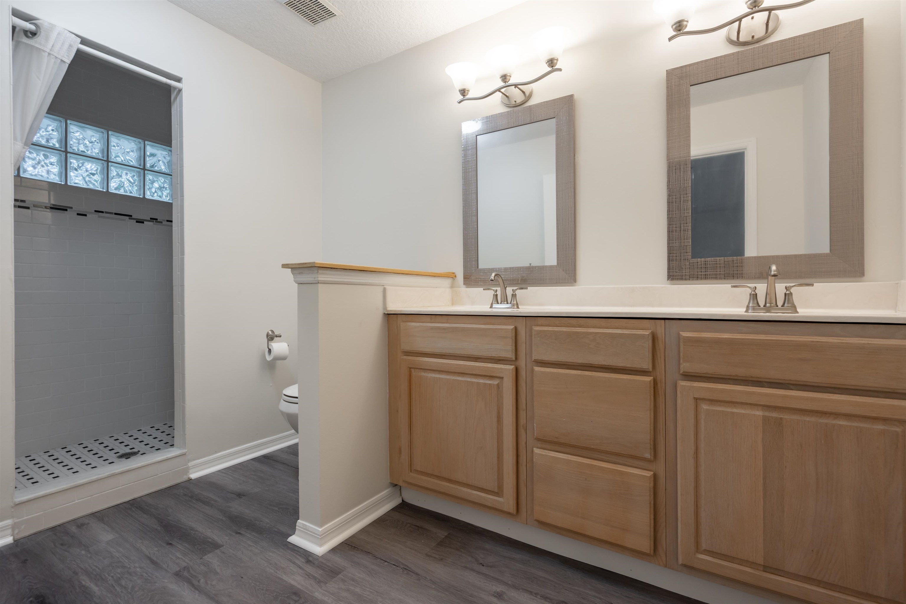 Image 30 of 31 For 3508 Kings Rd S