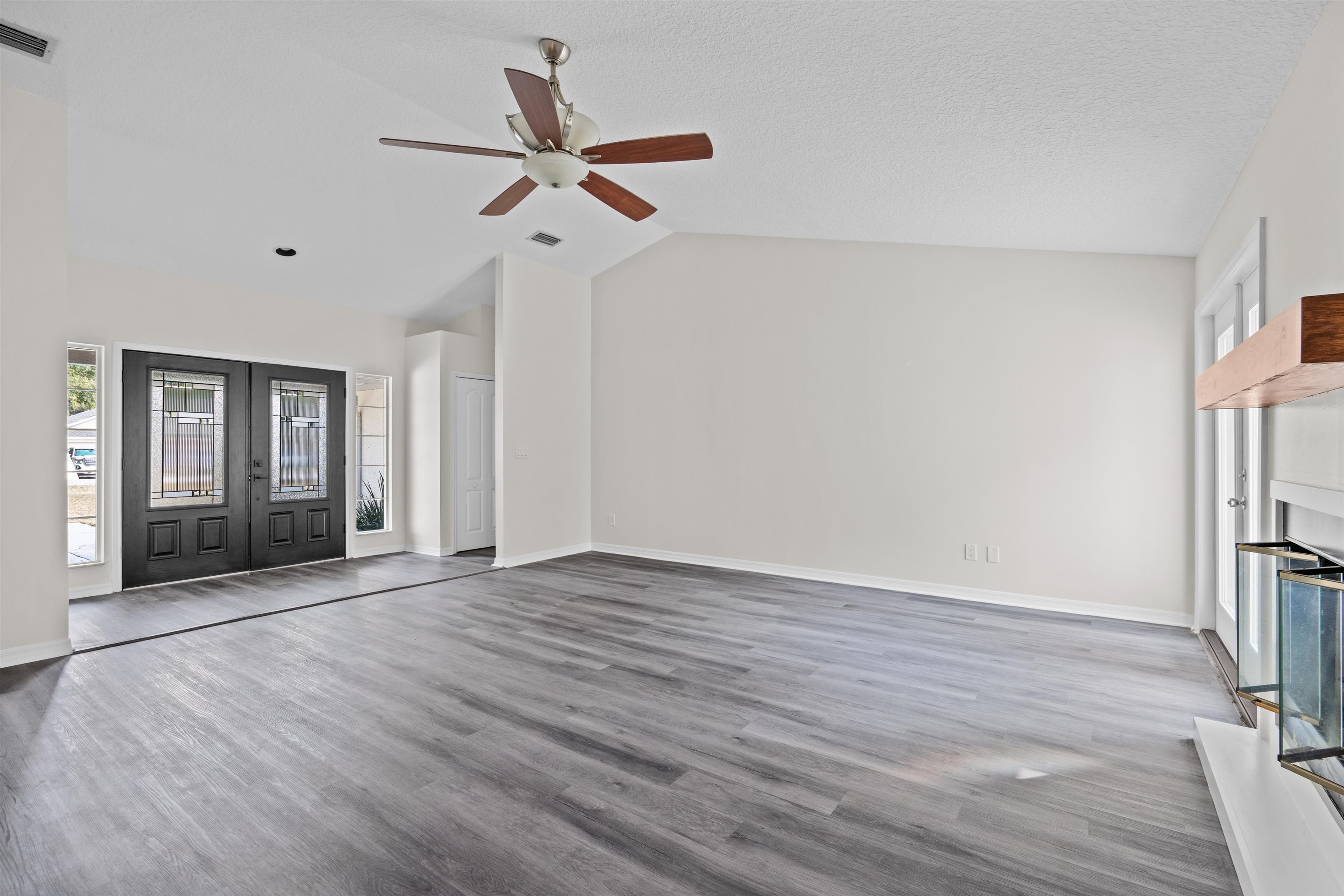 Image 9 of 31 For 3508 Kings Rd S