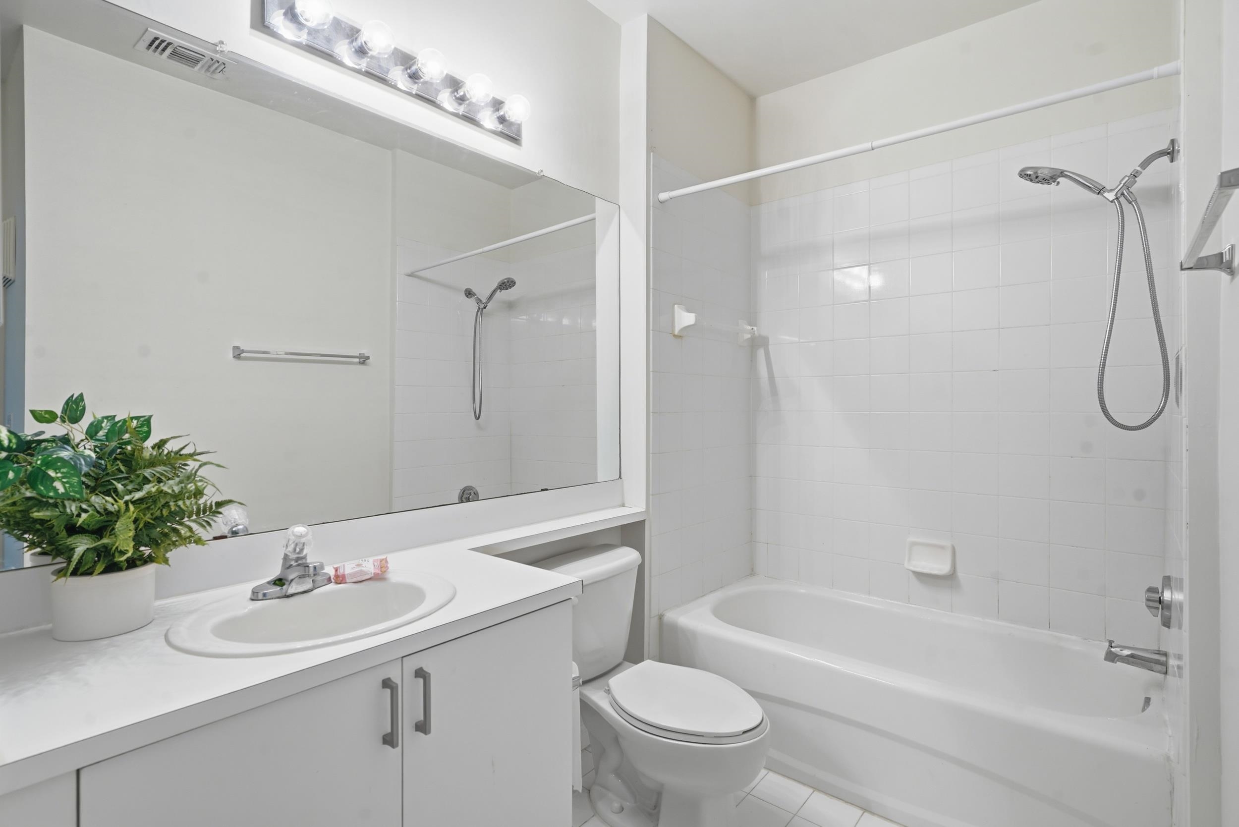 Image 30 of 50 For 520 Florida Club Blvd.  203