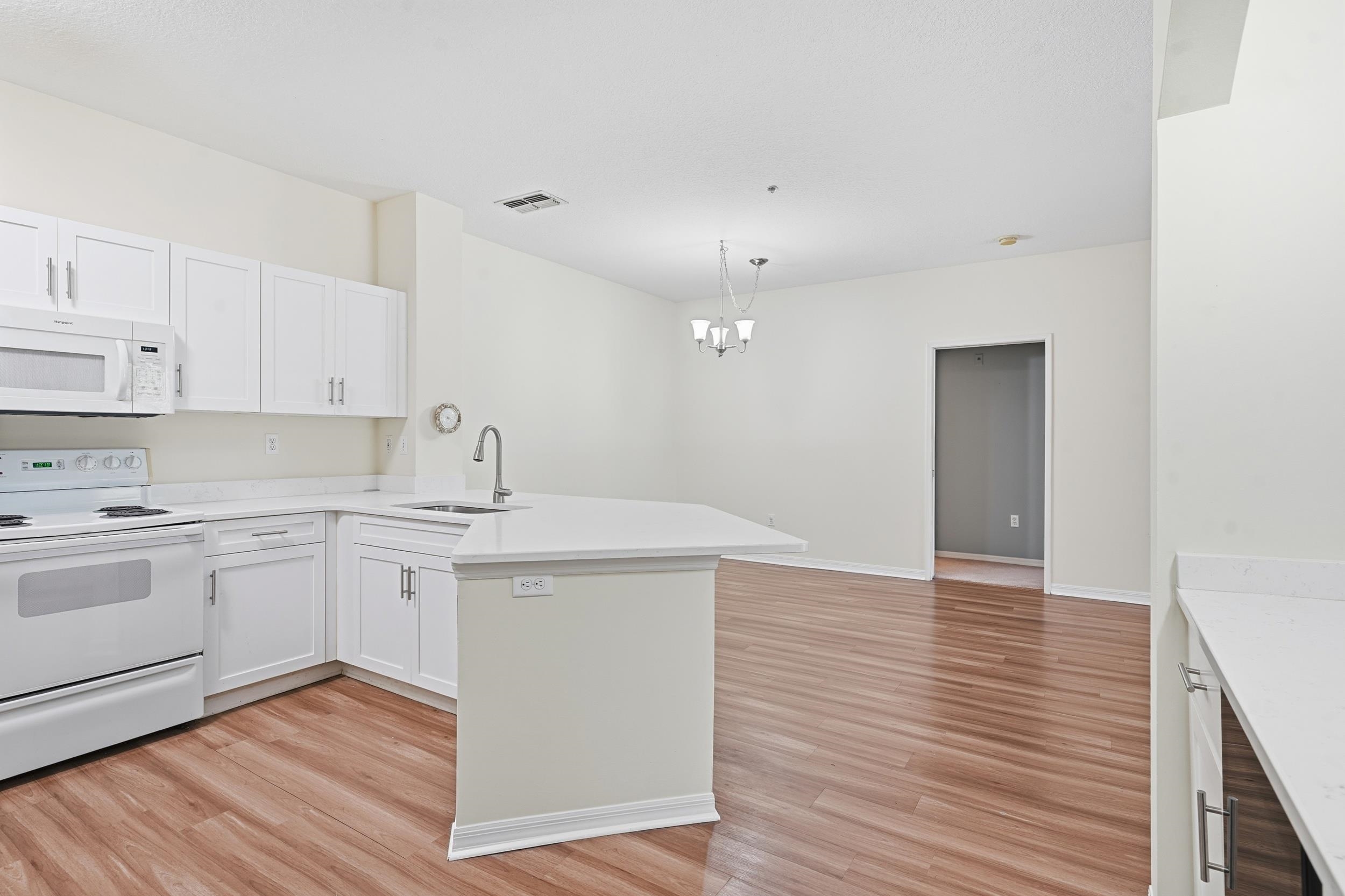 Image 9 of 50 For 520 Florida Club Blvd.  203