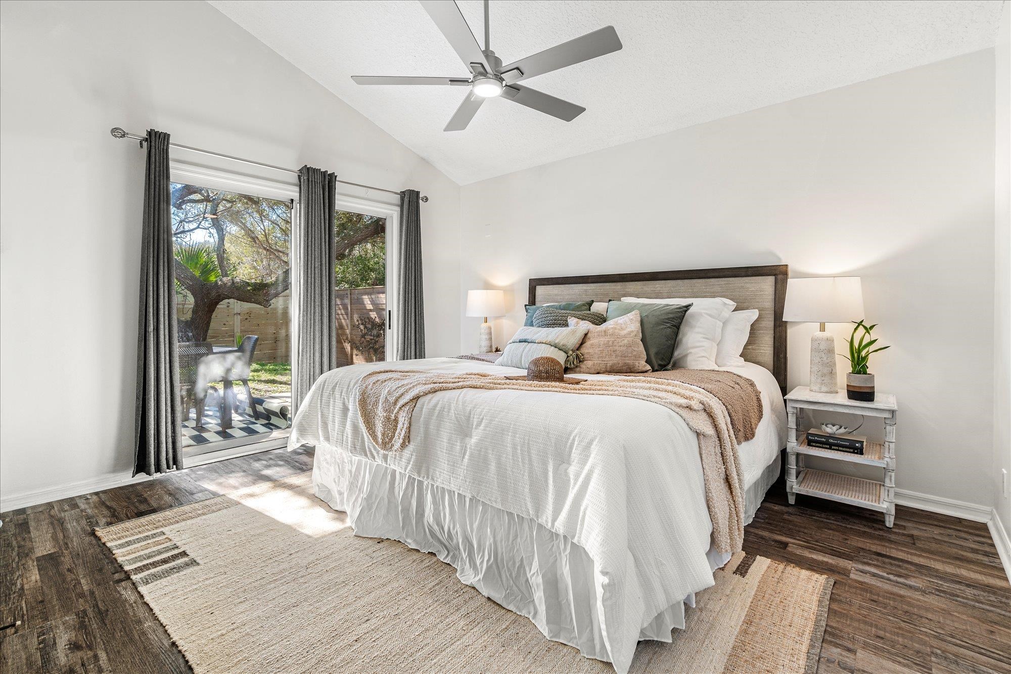 Image 17 of 42 For 209 C Street