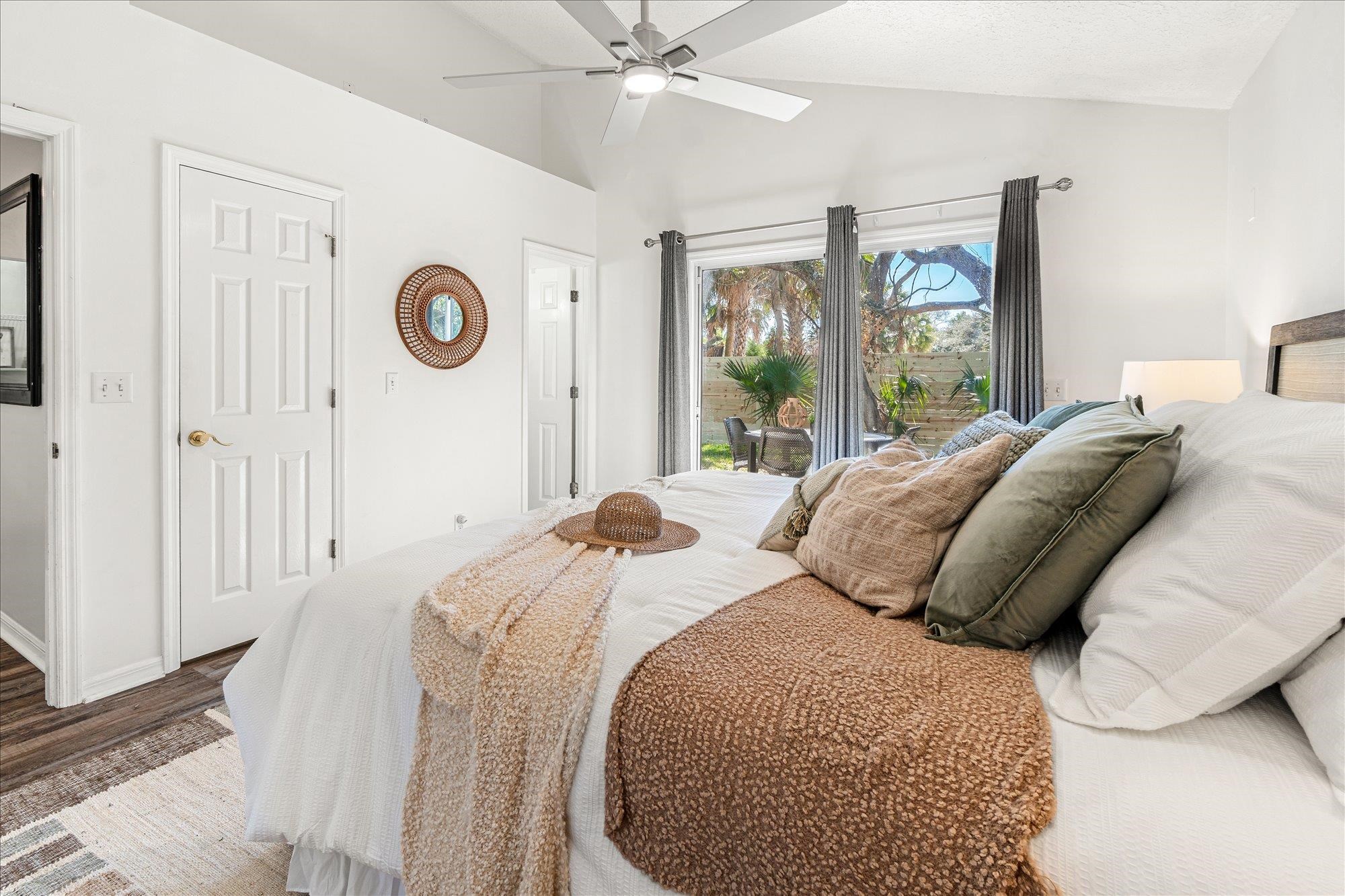 Image 19 of 42 For 209 C Street