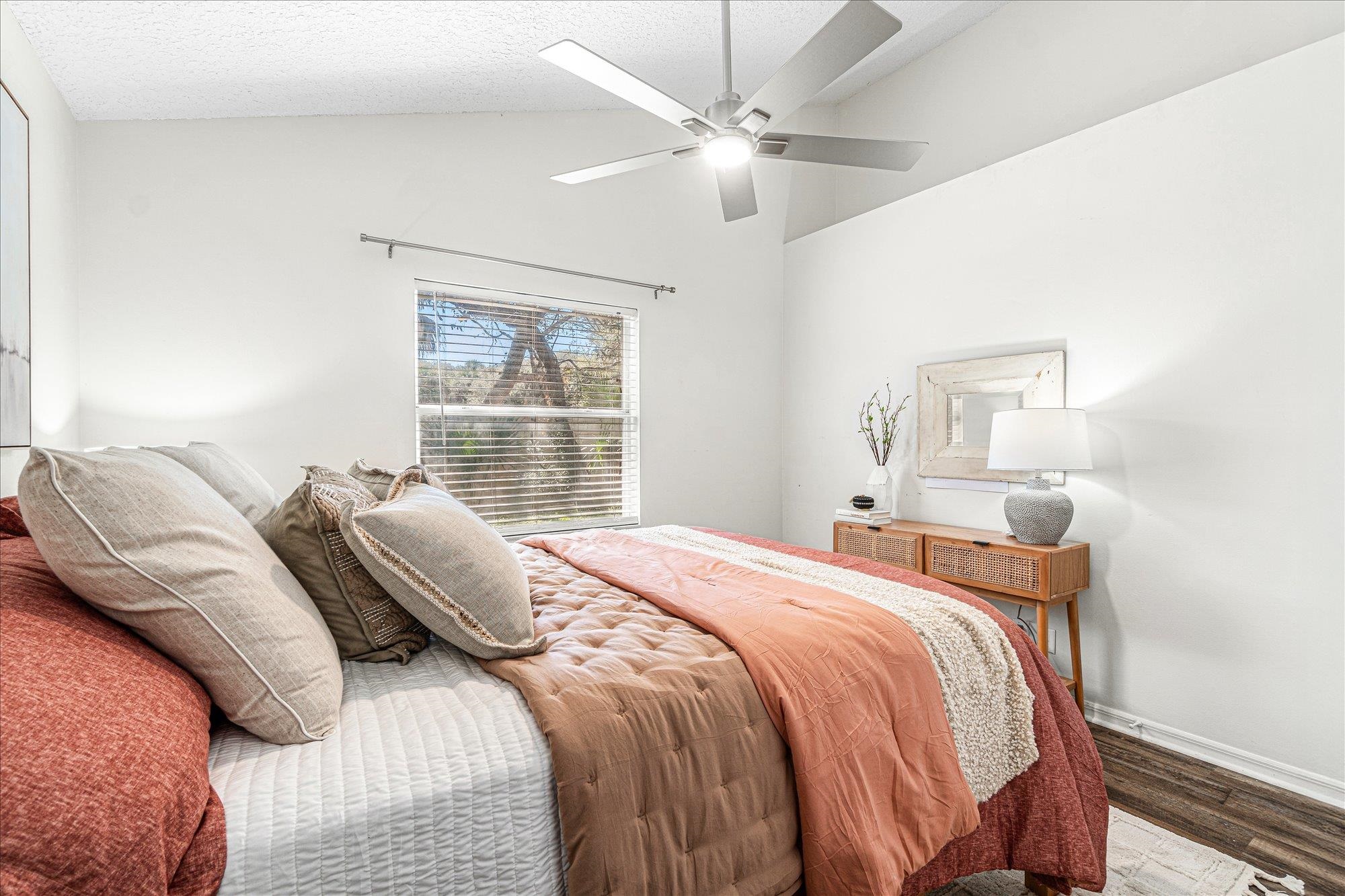 Image 23 of 42 For 209 C Street