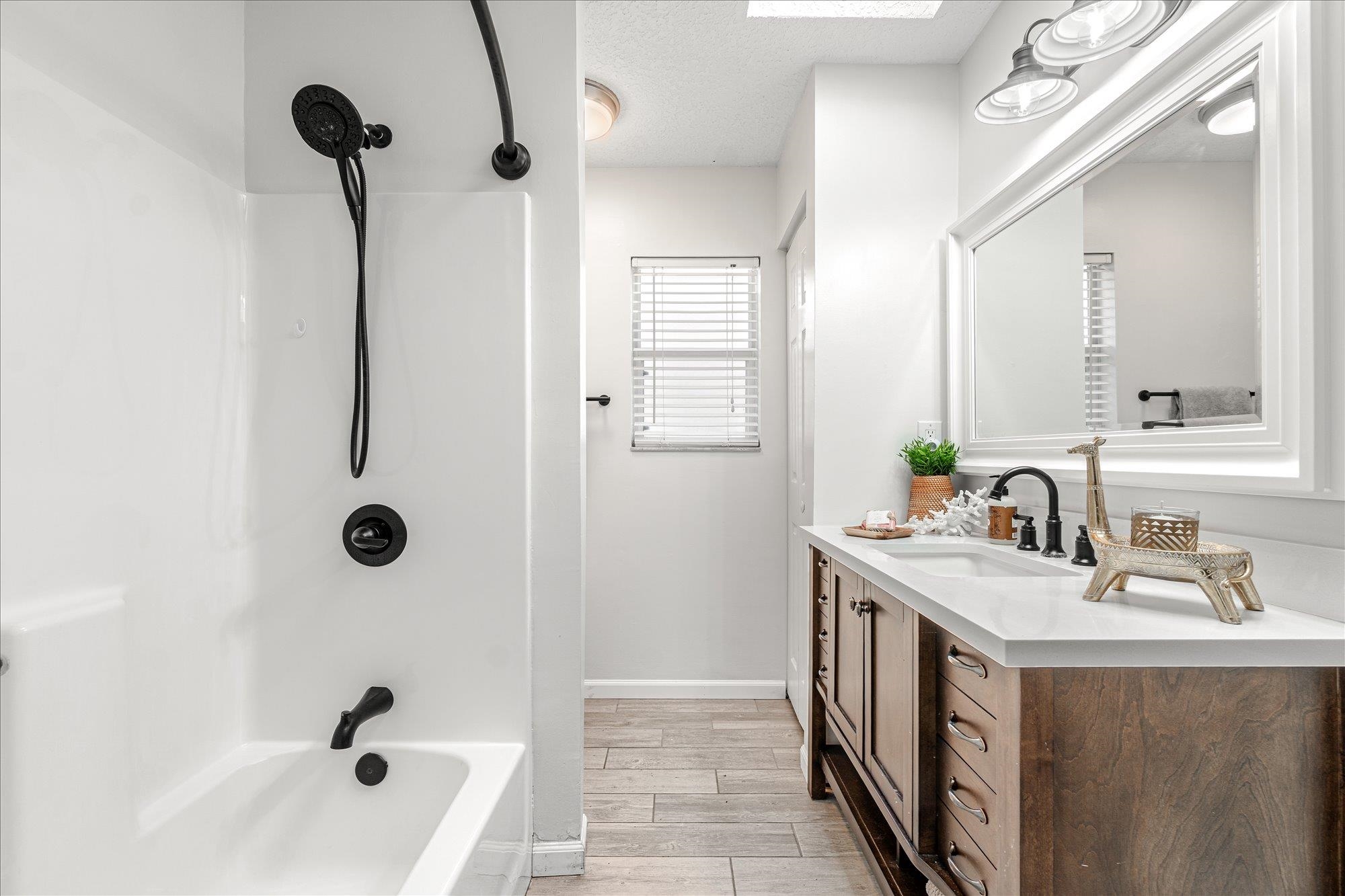 Image 24 of 42 For 209 C Street