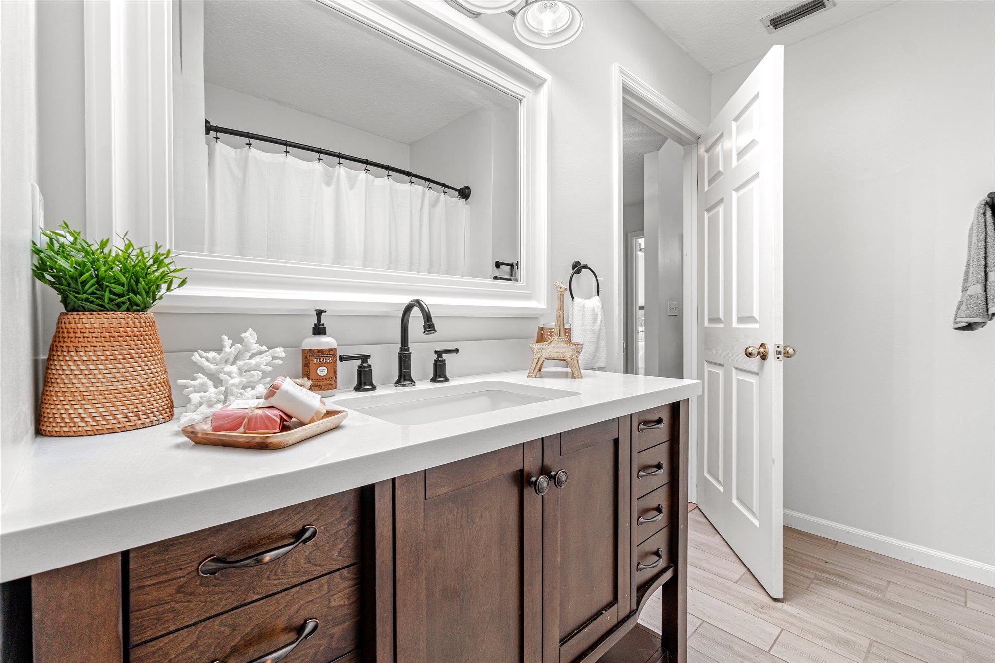 Image 25 of 42 For 209 C Street