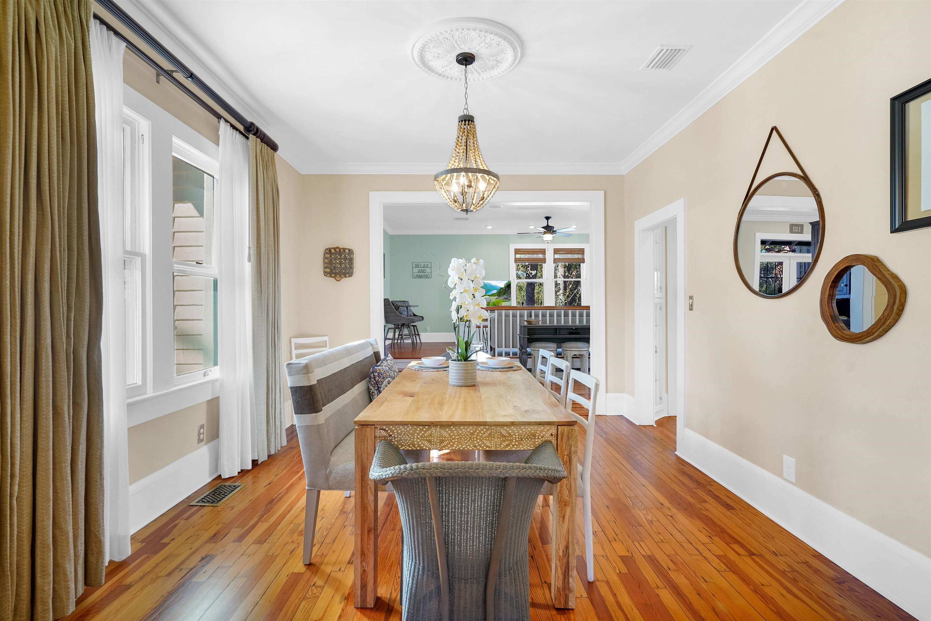 Image 11 of 69 For 28 Park Ave E