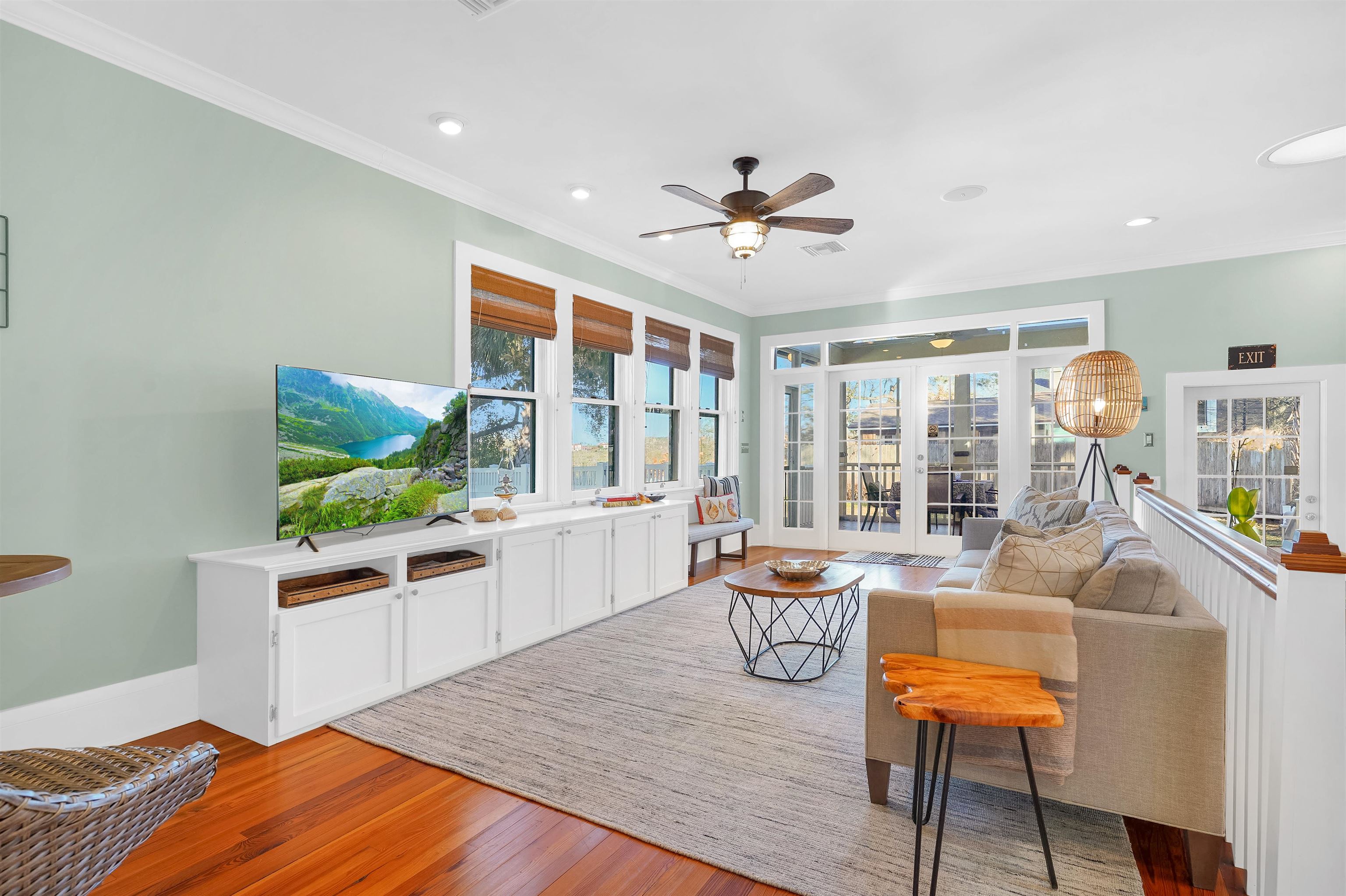 Image 18 of 69 For 28 Park Ave E