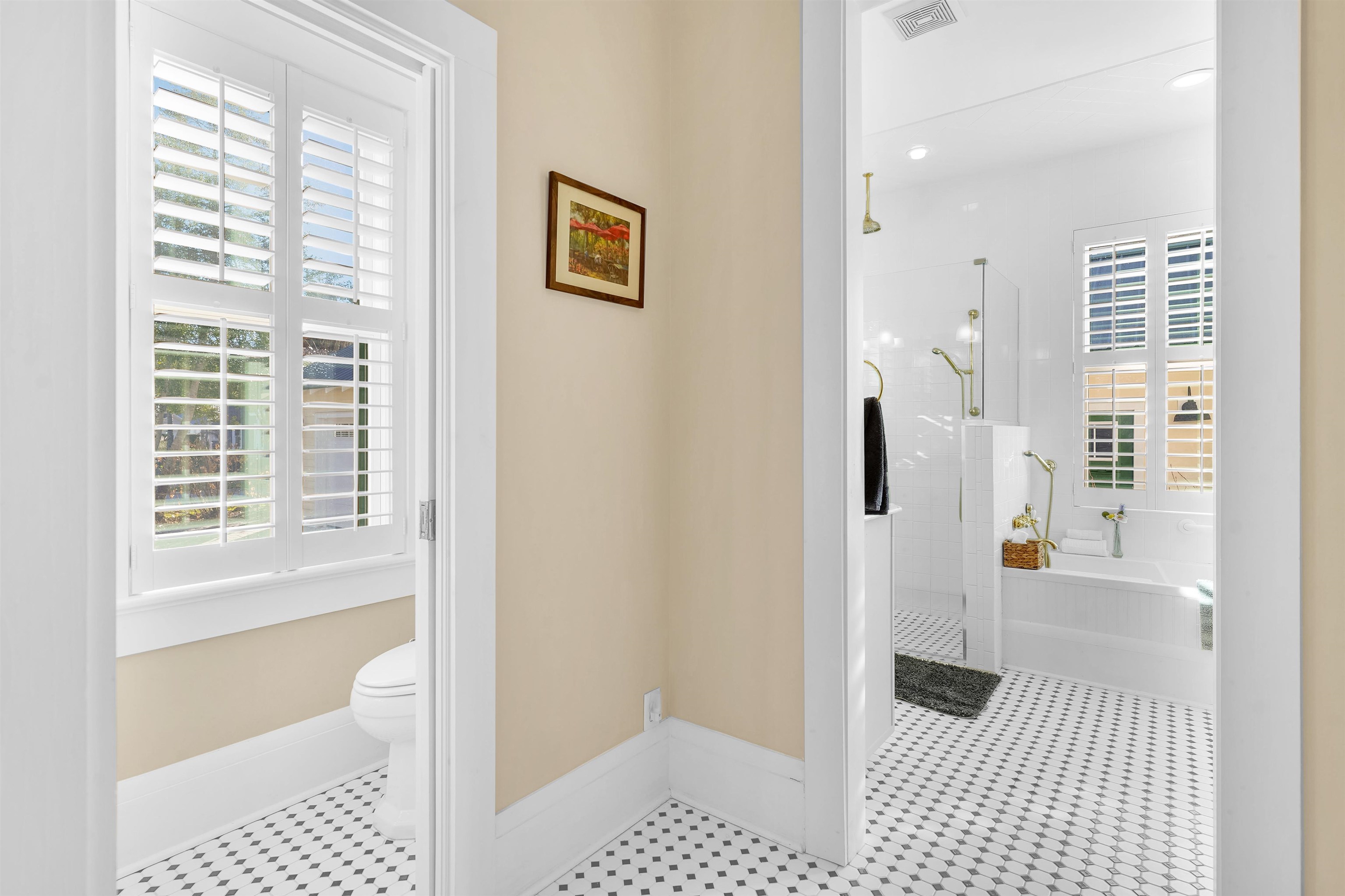 Image 25 of 69 For 28 Park Ave E