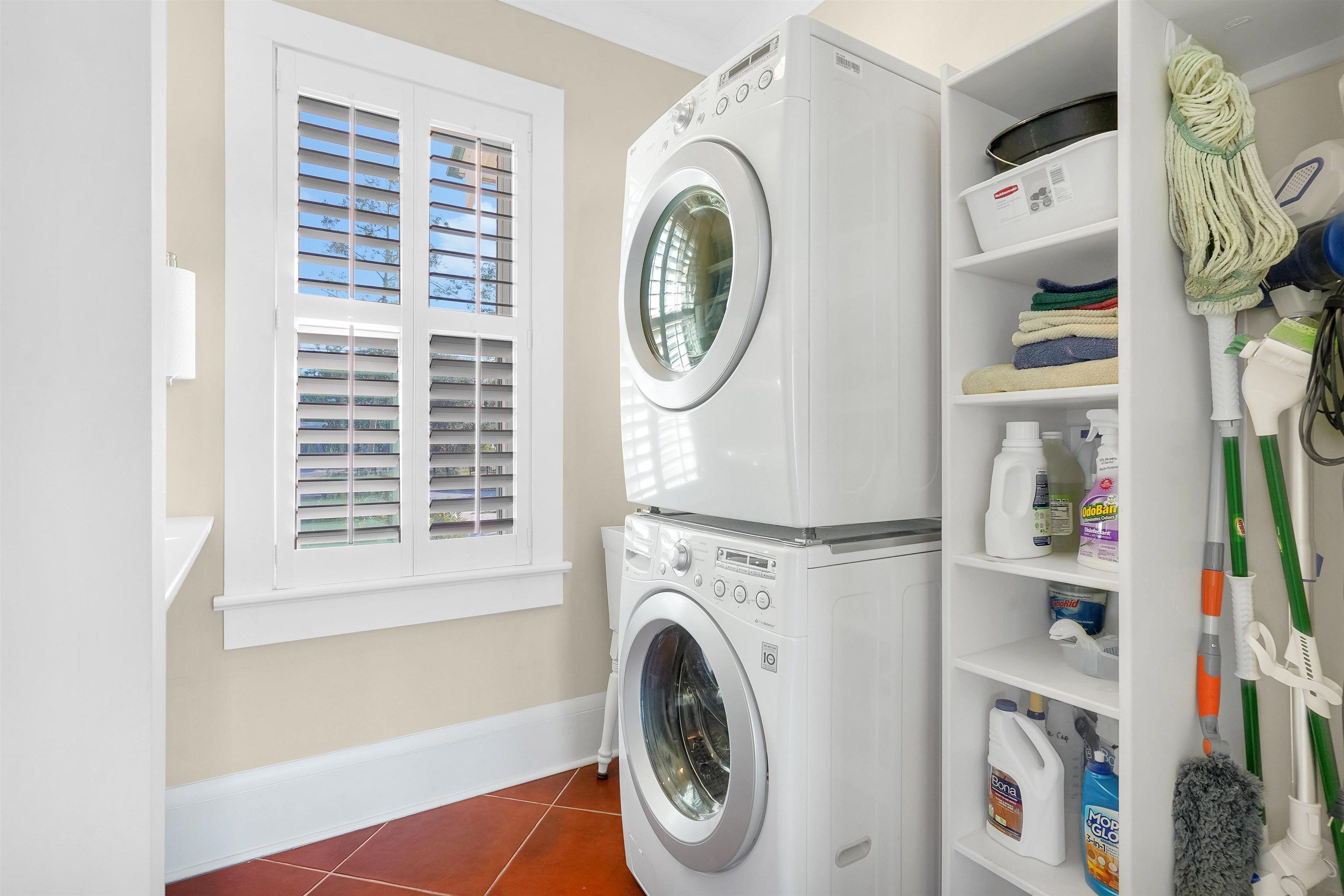 Image 27 of 69 For 28 Park Ave E