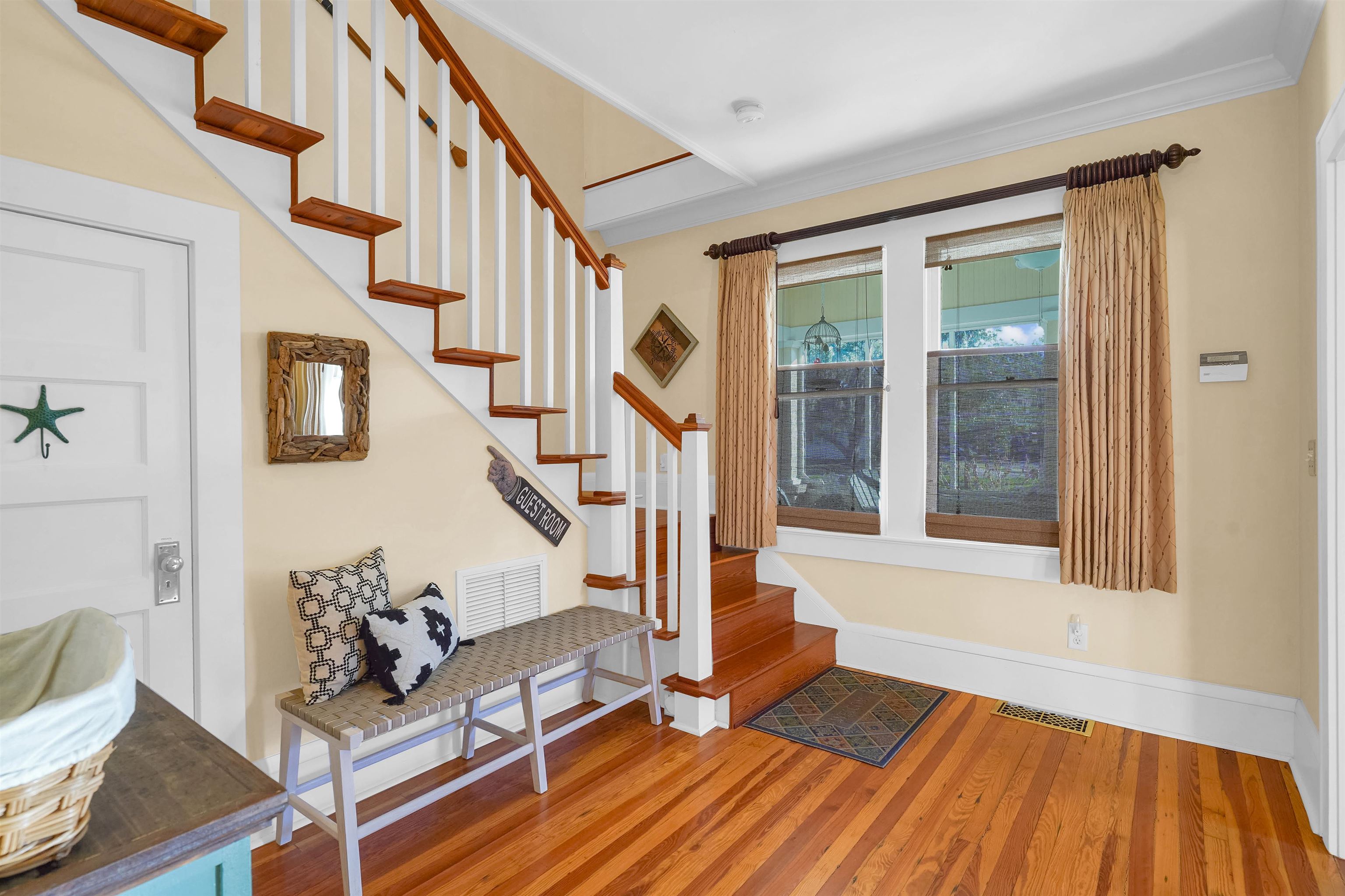 Image 28 of 69 For 28 Park Ave E