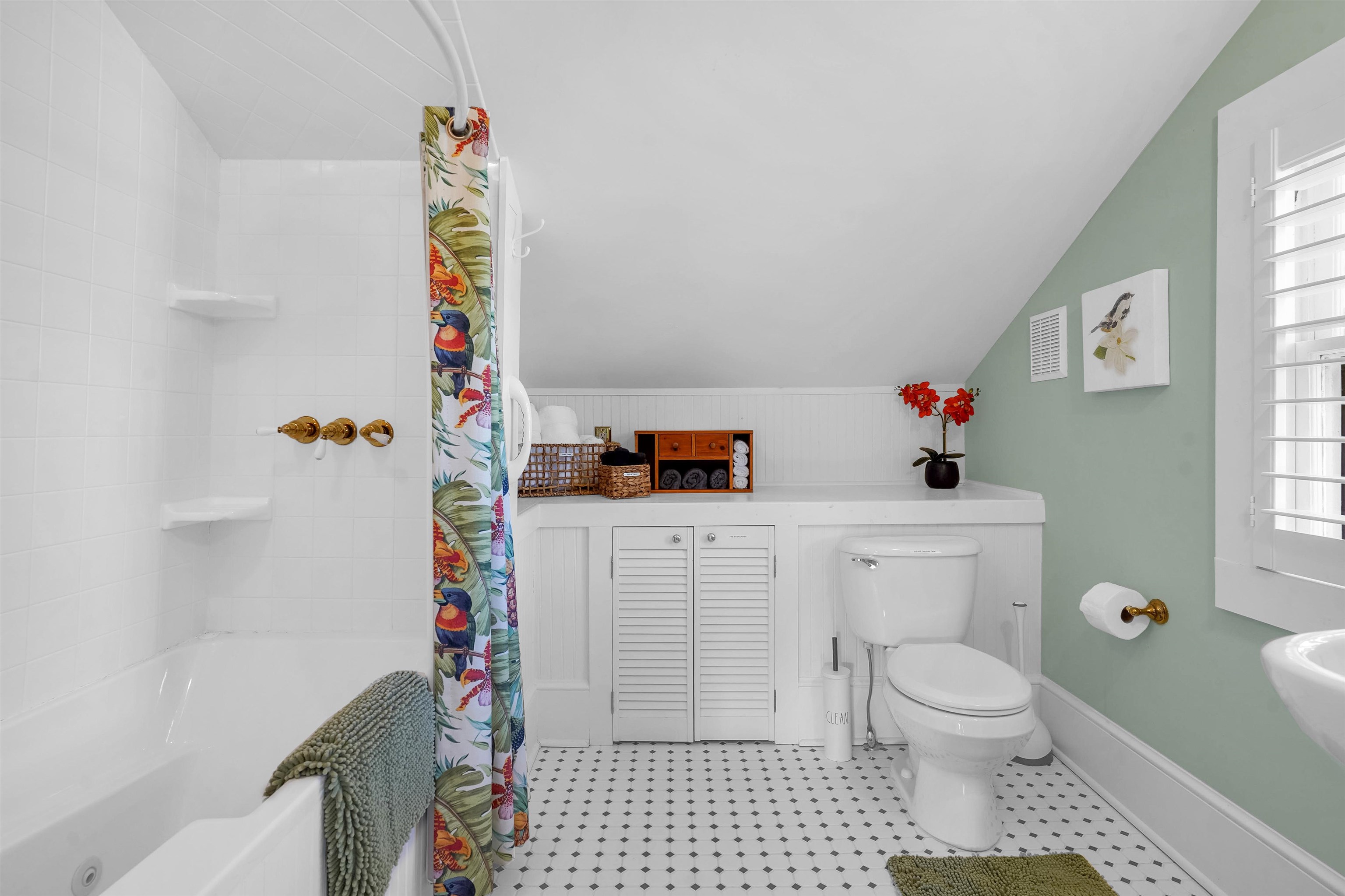 Image 31 of 69 For 28 Park Ave E