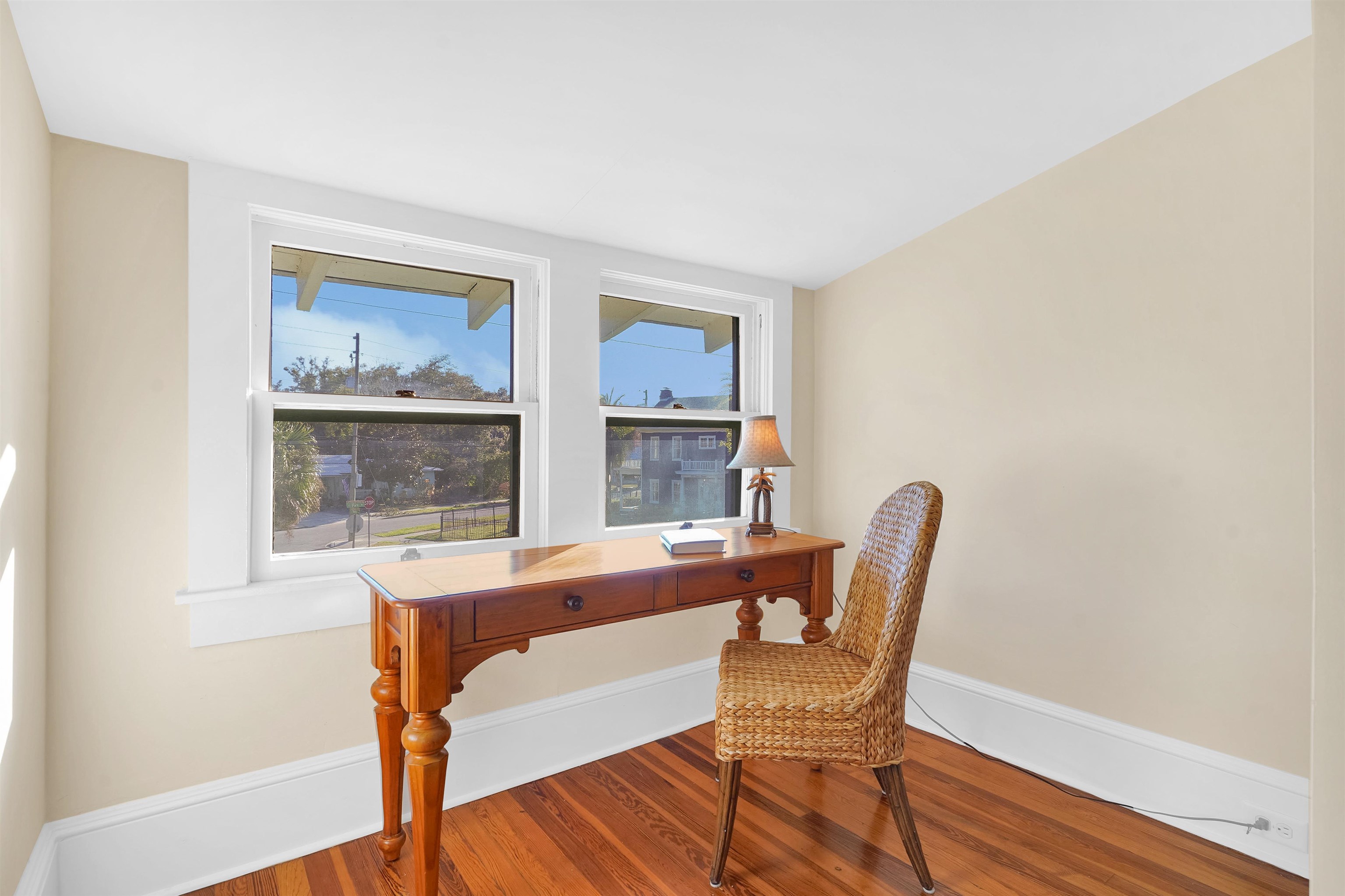 Image 33 of 69 For 28 Park Ave E