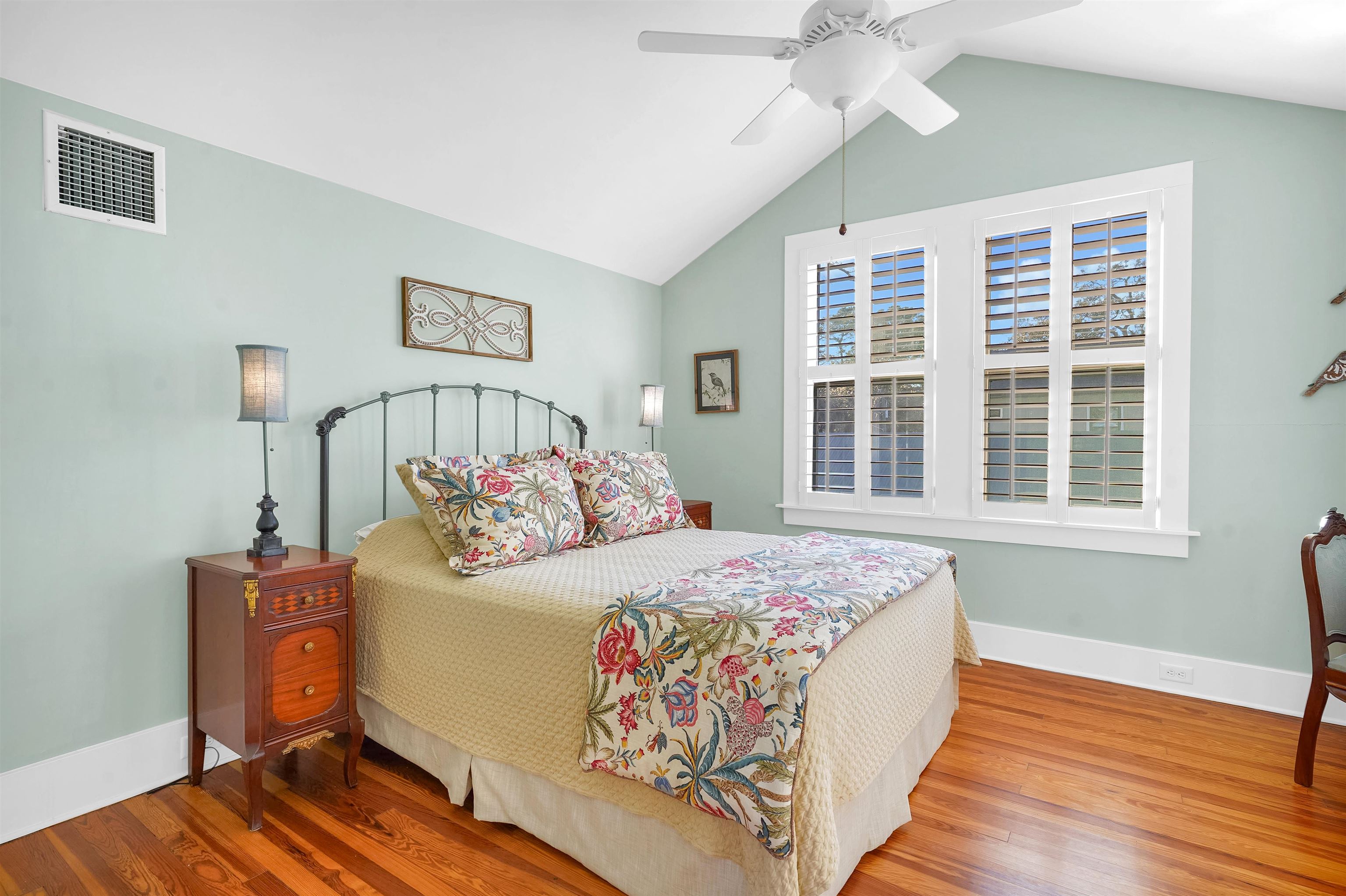 Image 36 of 69 For 28 Park Ave E