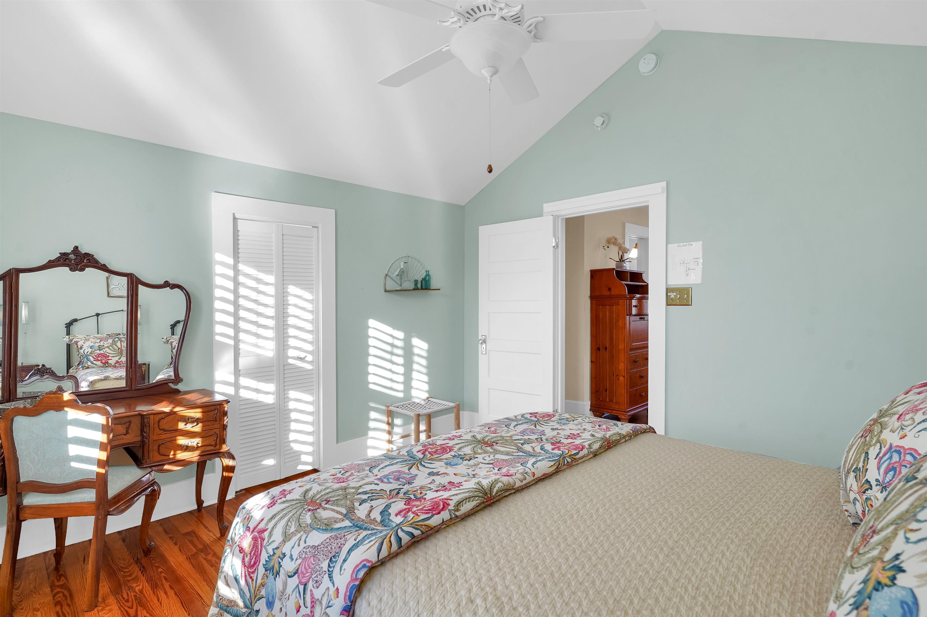 Image 37 of 69 For 28 Park Ave E