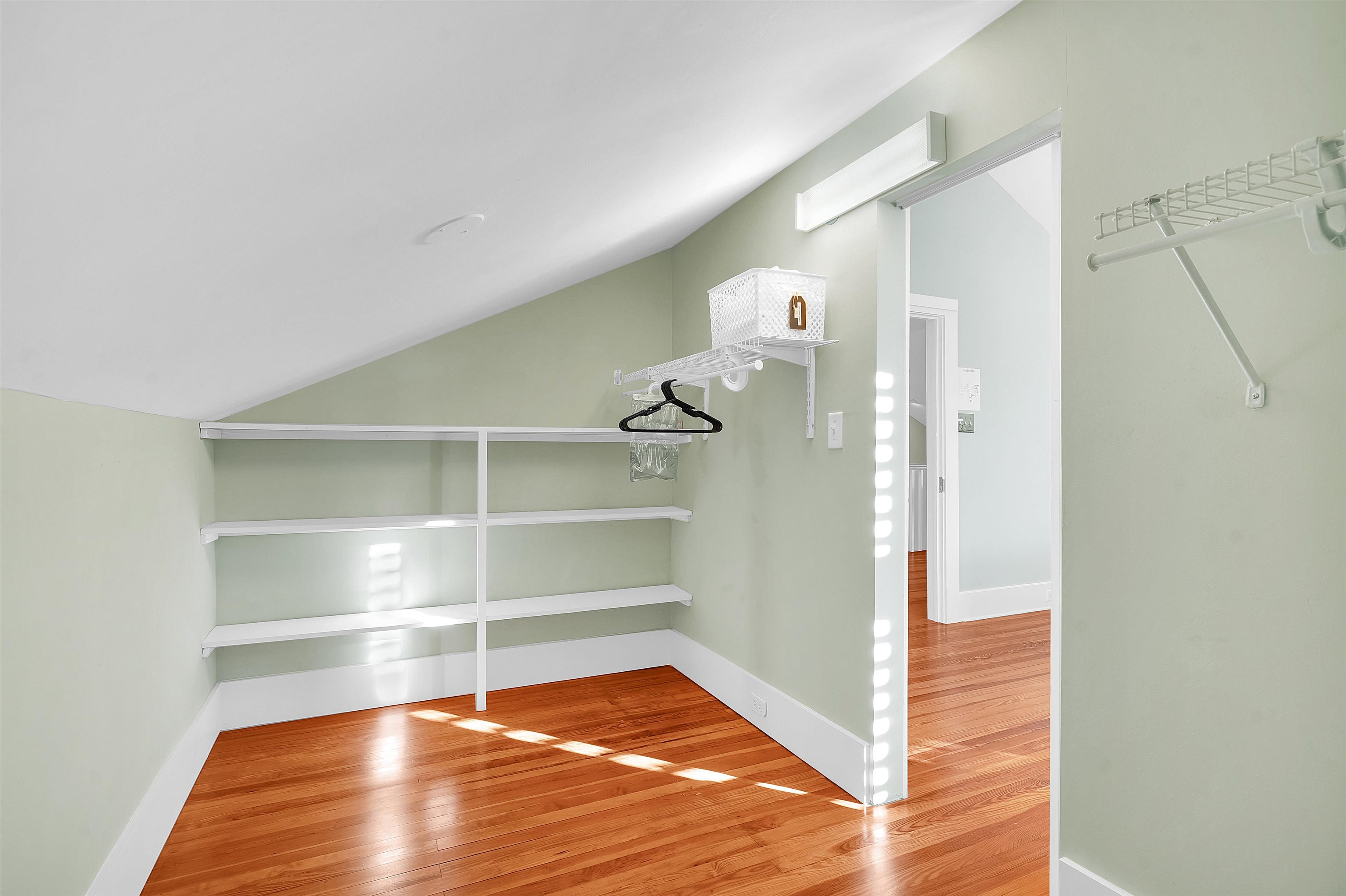 Image 38 of 69 For 28 Park Ave E