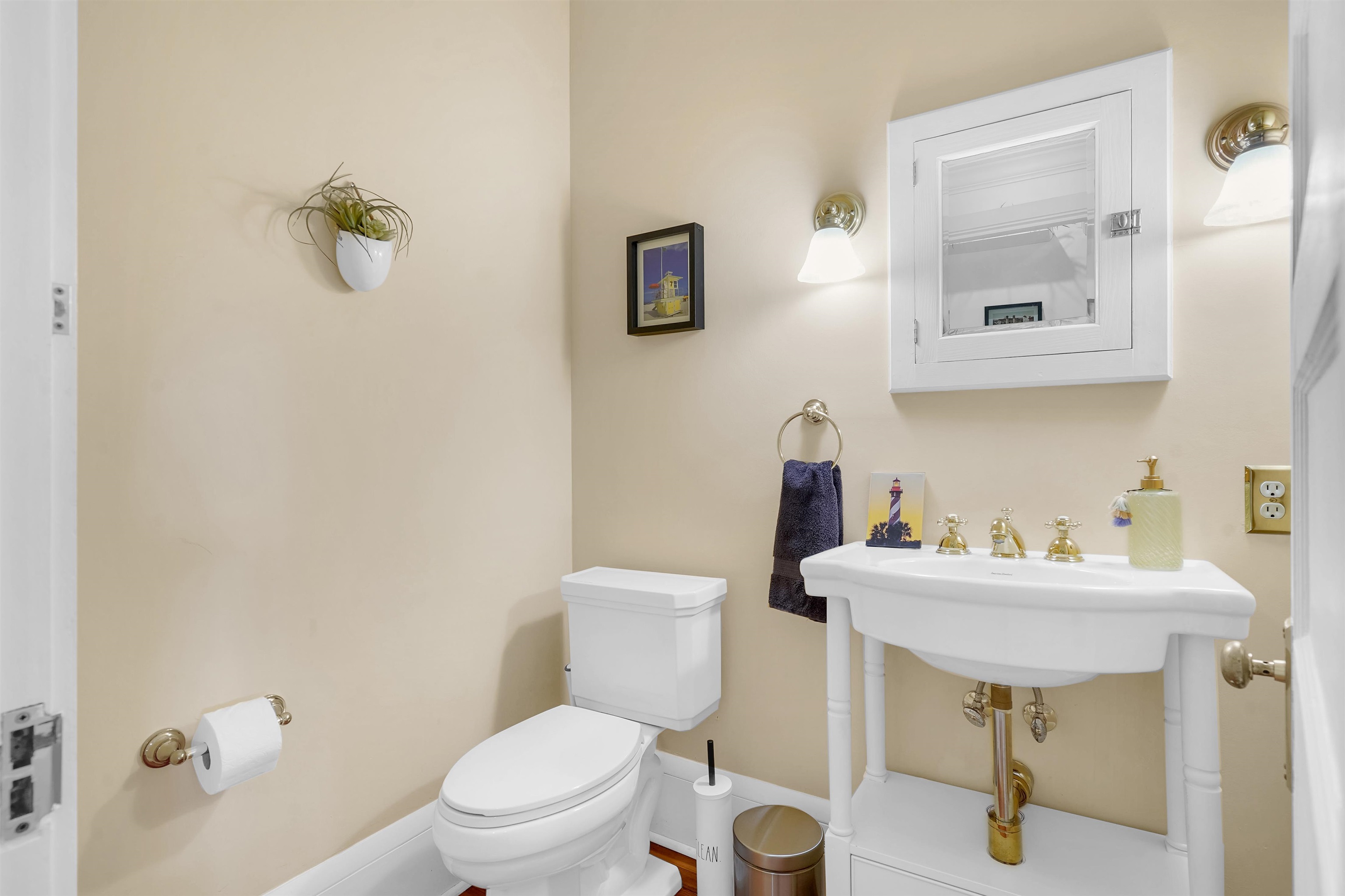 Image 39 of 69 For 28 Park Ave E