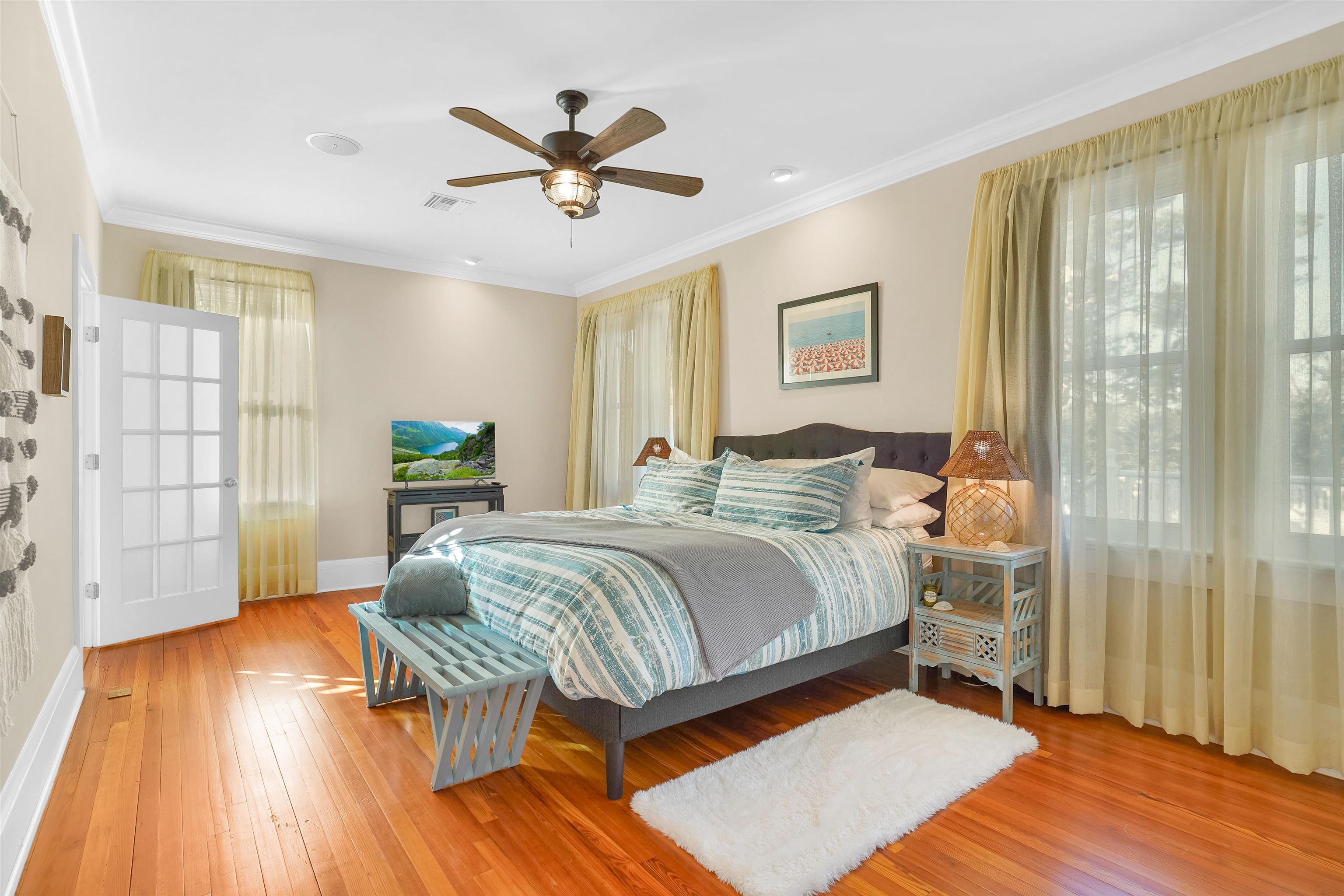 Image 4 of 69 For 28 Park Ave E