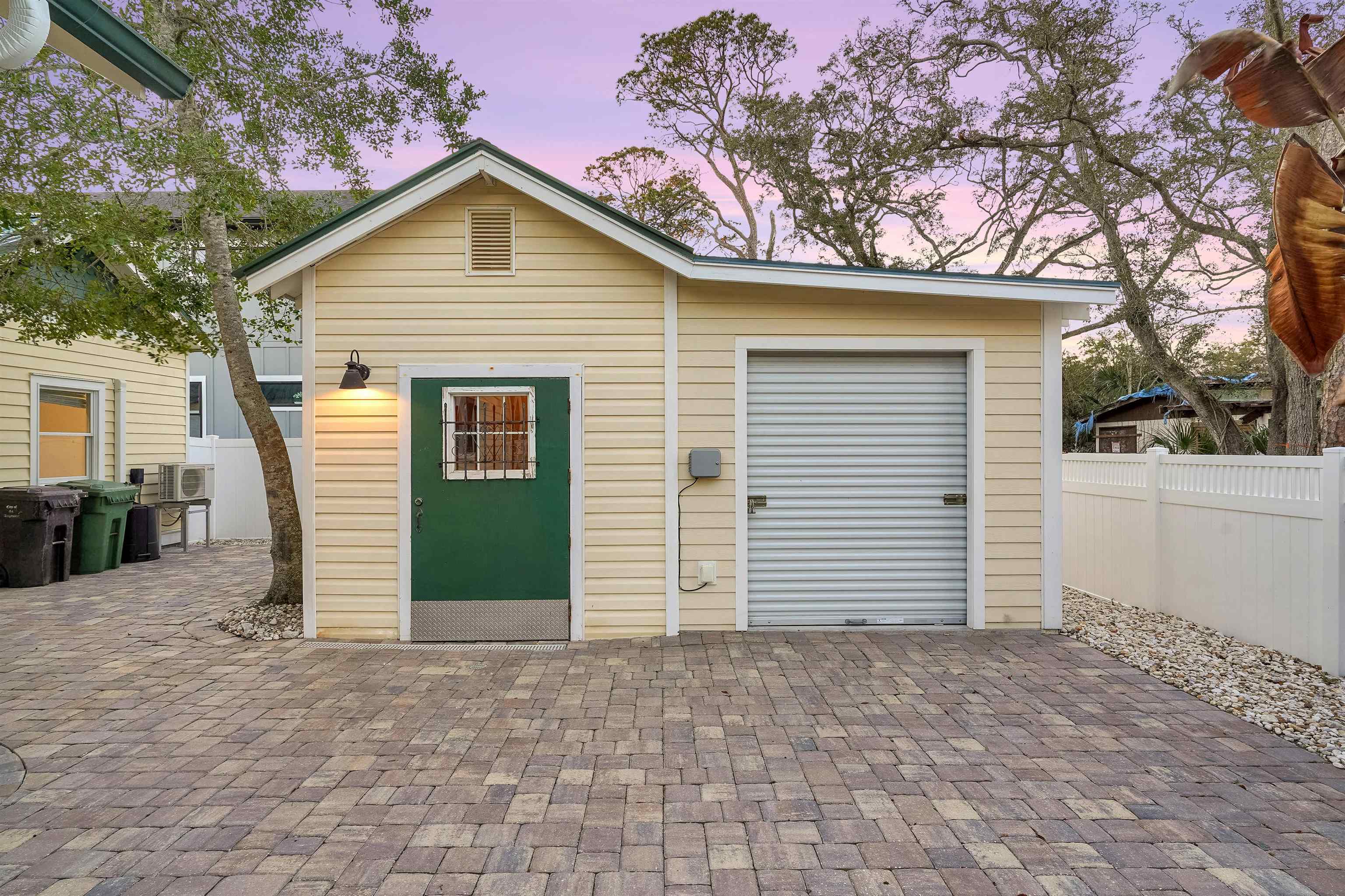 Image 46 of 69 For 28 Park Ave E