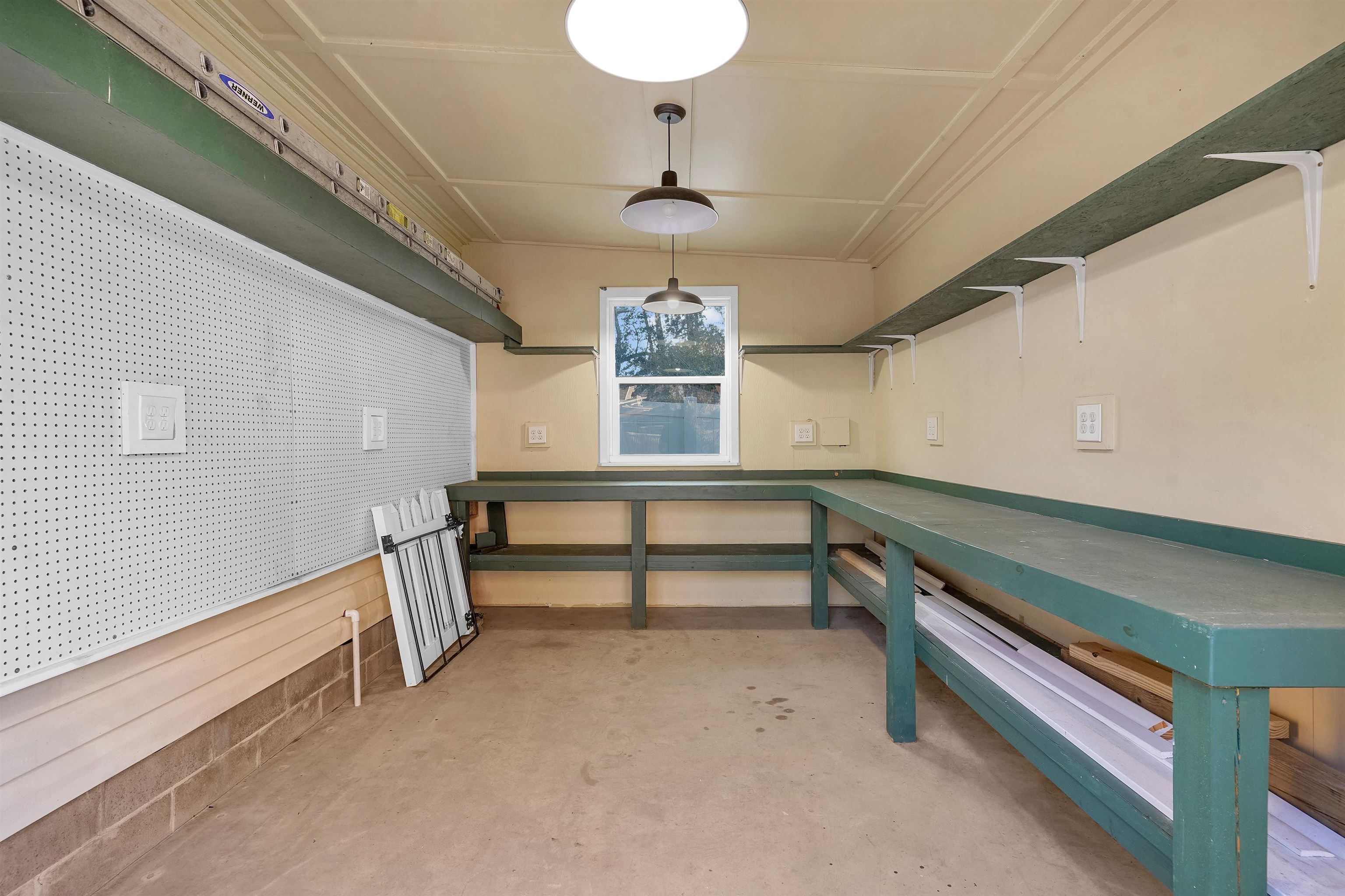 Image 47 of 69 For 28 Park Ave E