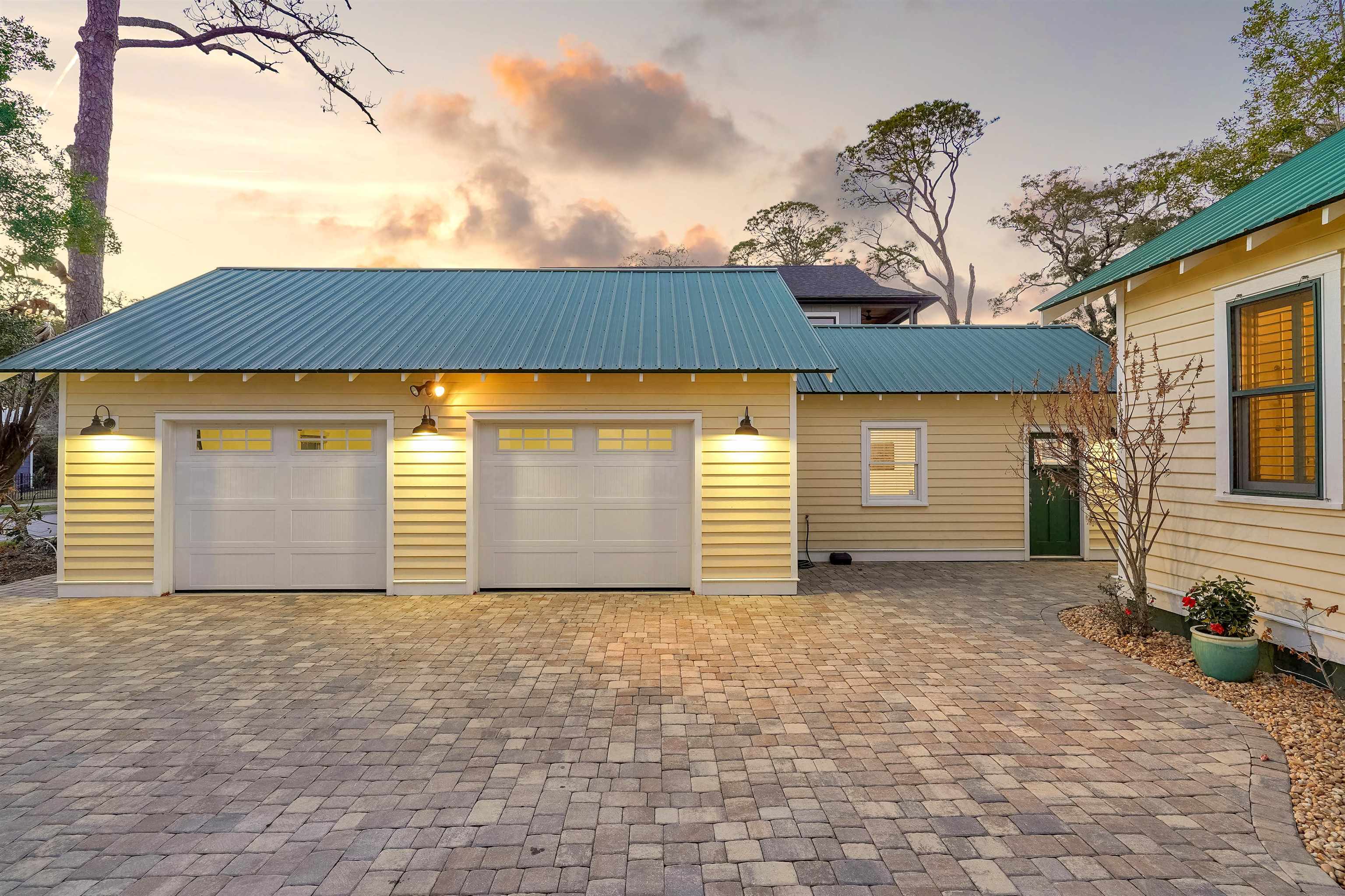 Image 49 of 69 For 28 Park Ave E