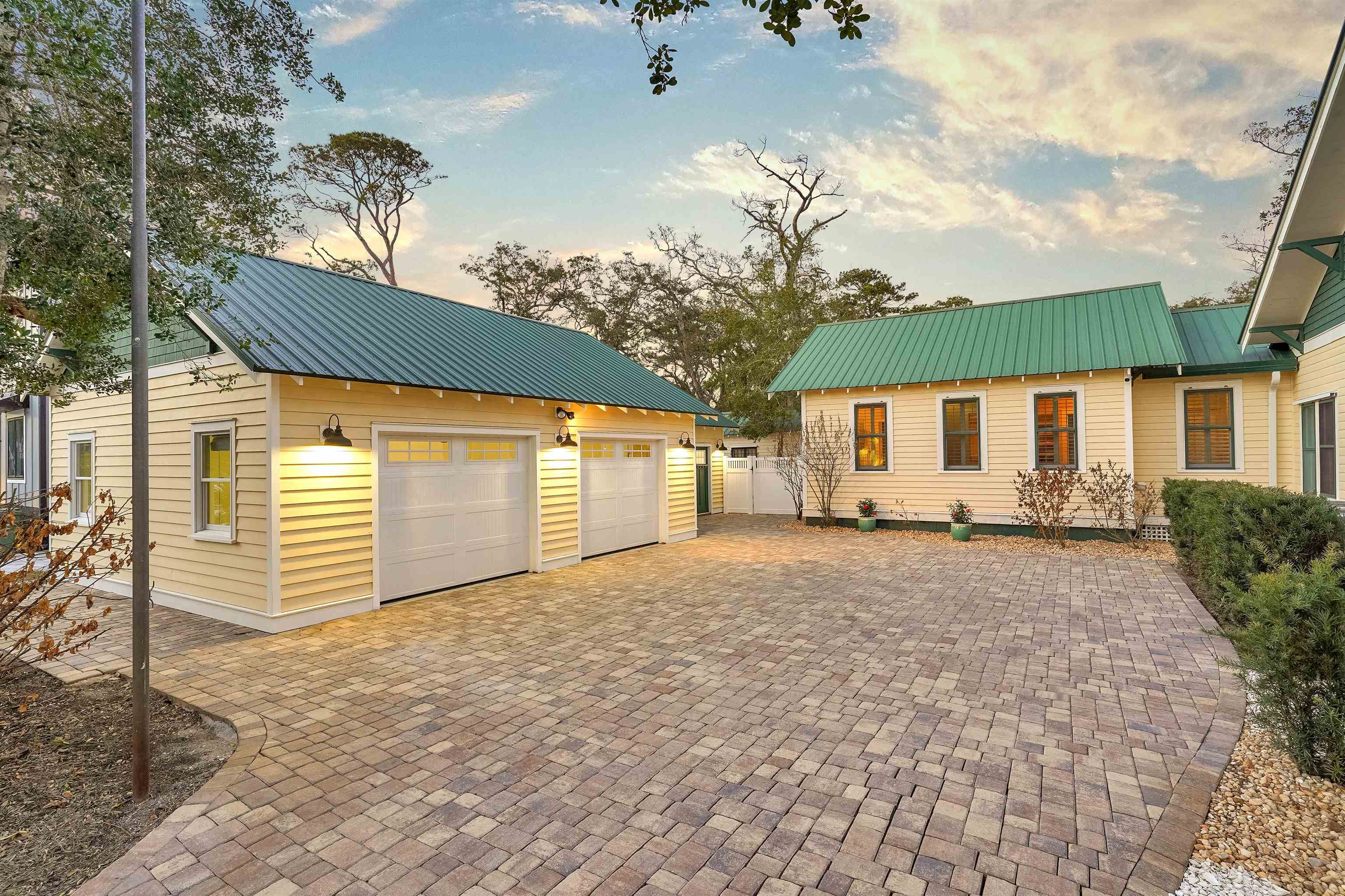 Image 55 of 69 For 28 Park Ave E