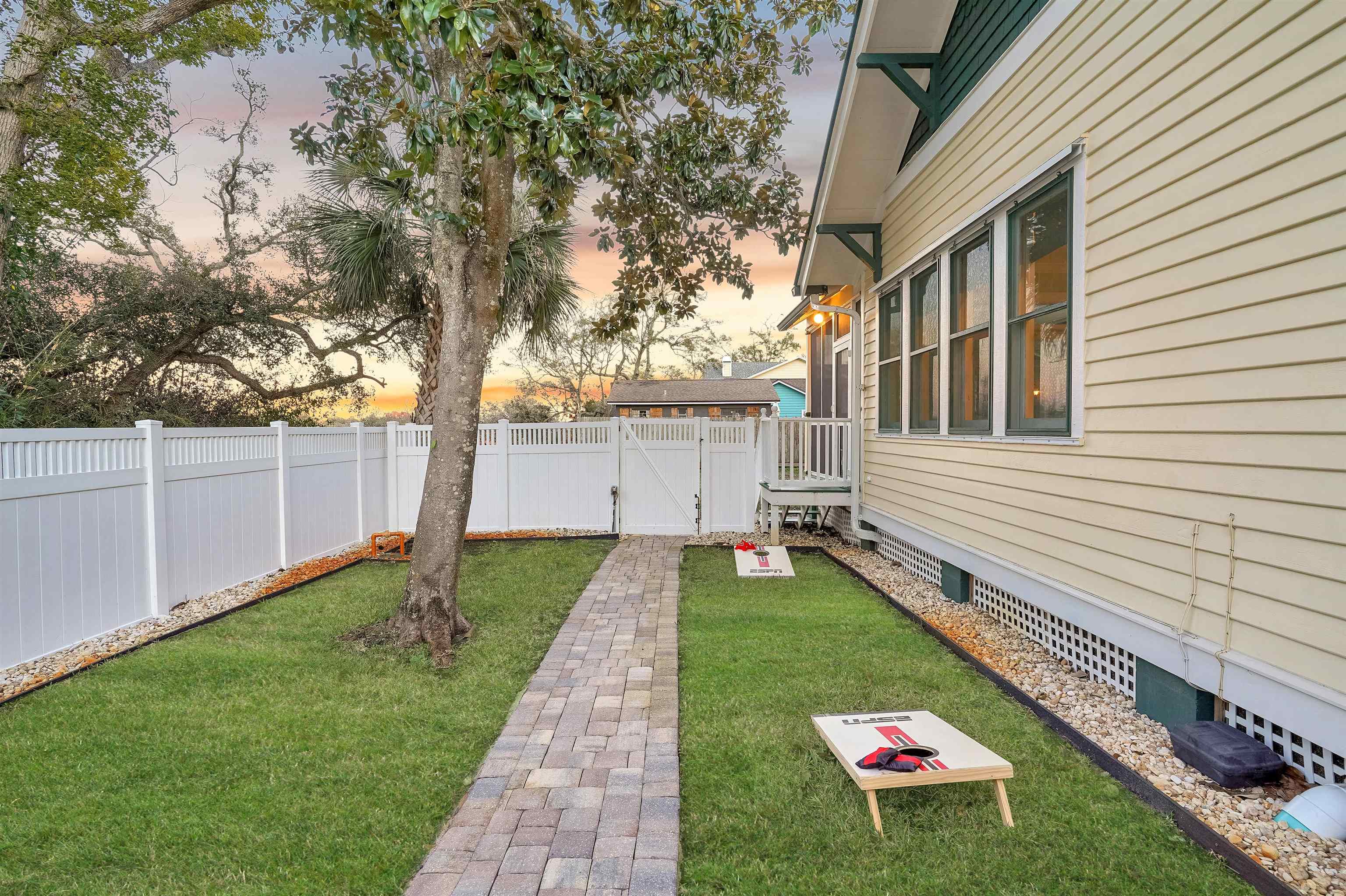 Image 57 of 69 For 28 Park Ave E