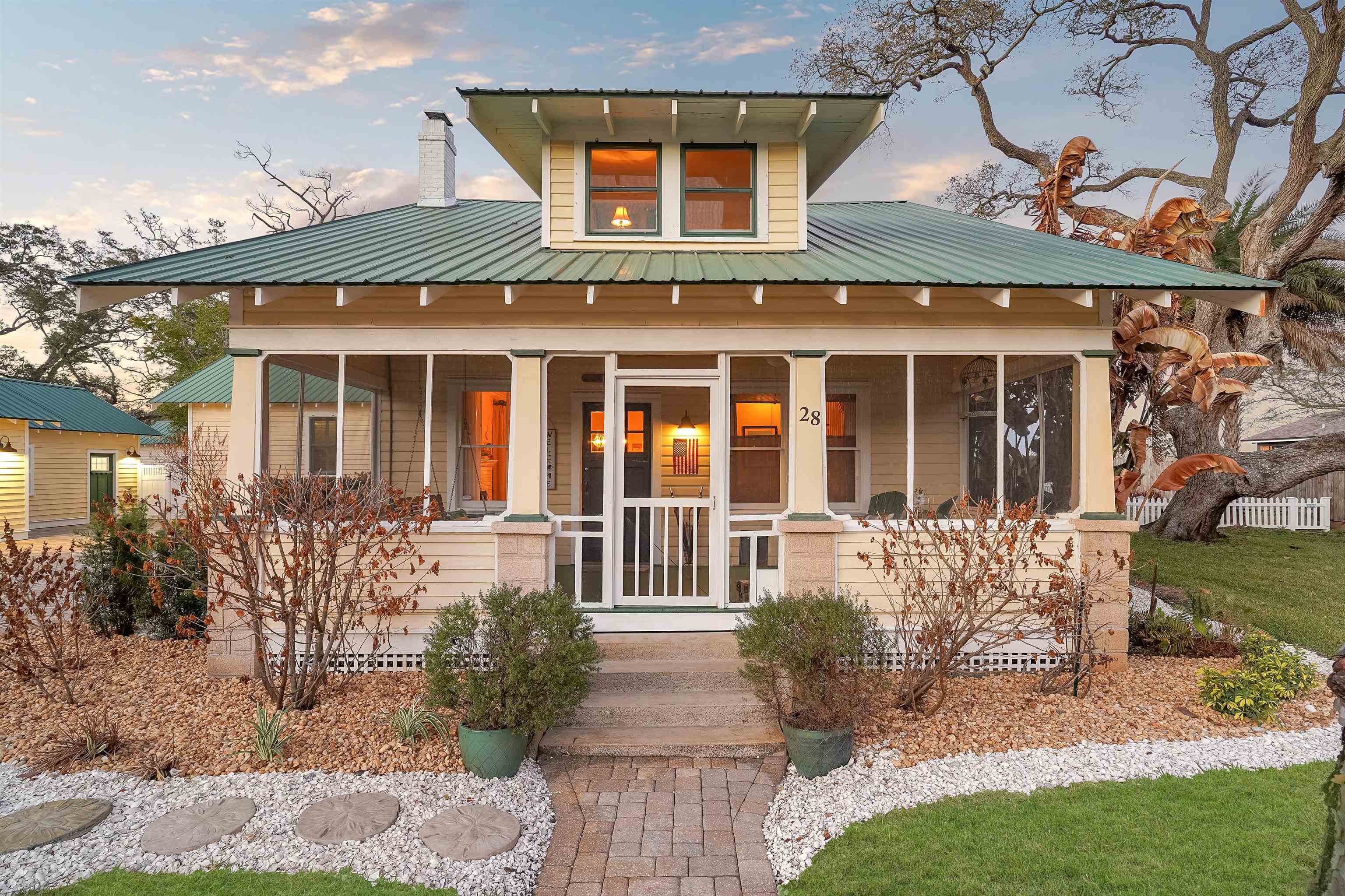 Image 7 of 69 For 28 Park Ave E