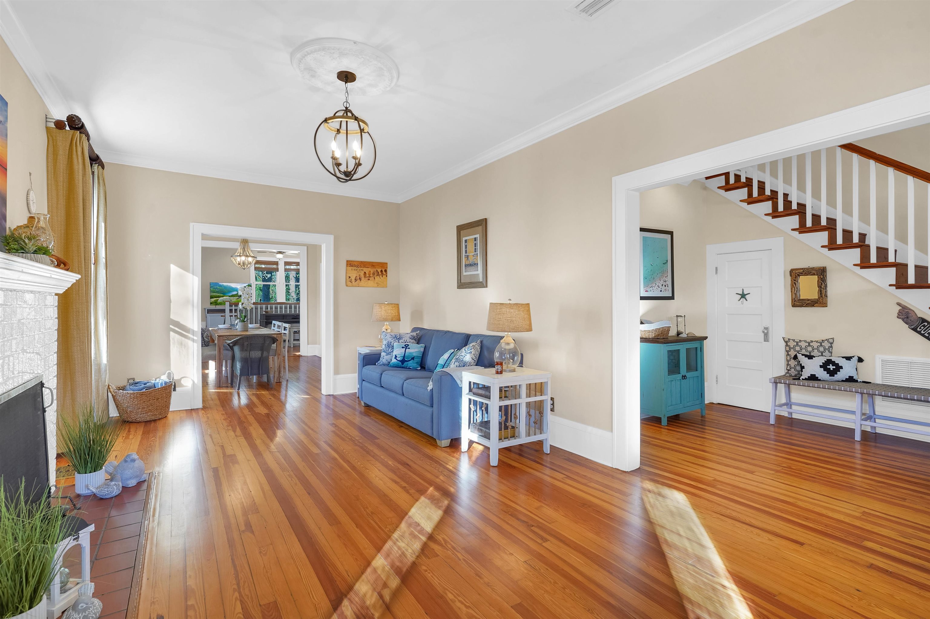 Image 9 of 69 For 28 Park Ave E