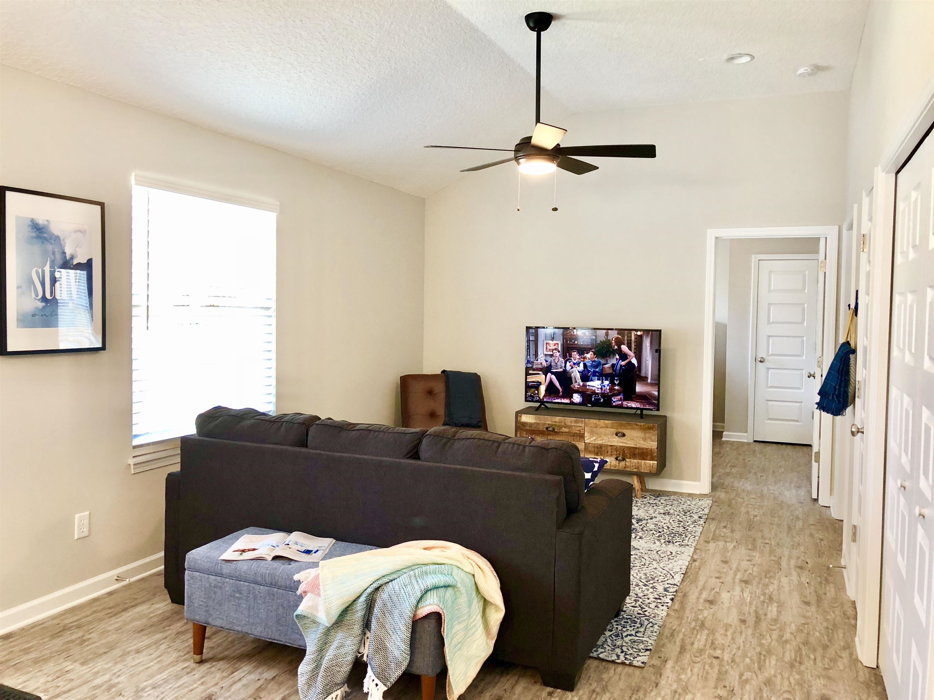 Image 12 of 22 For 3877 Laurel St