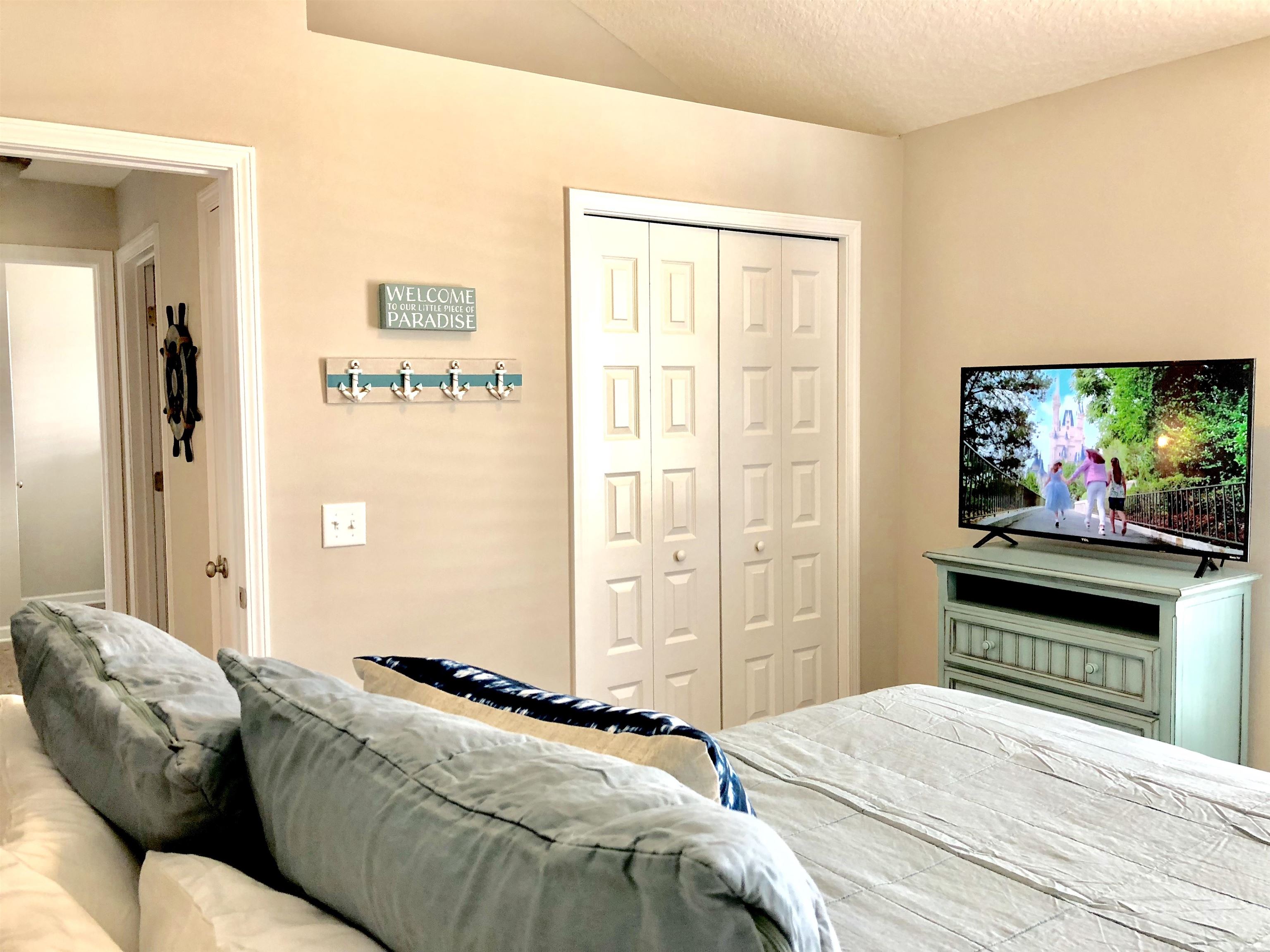 Image 16 of 22 For 3877 Laurel St