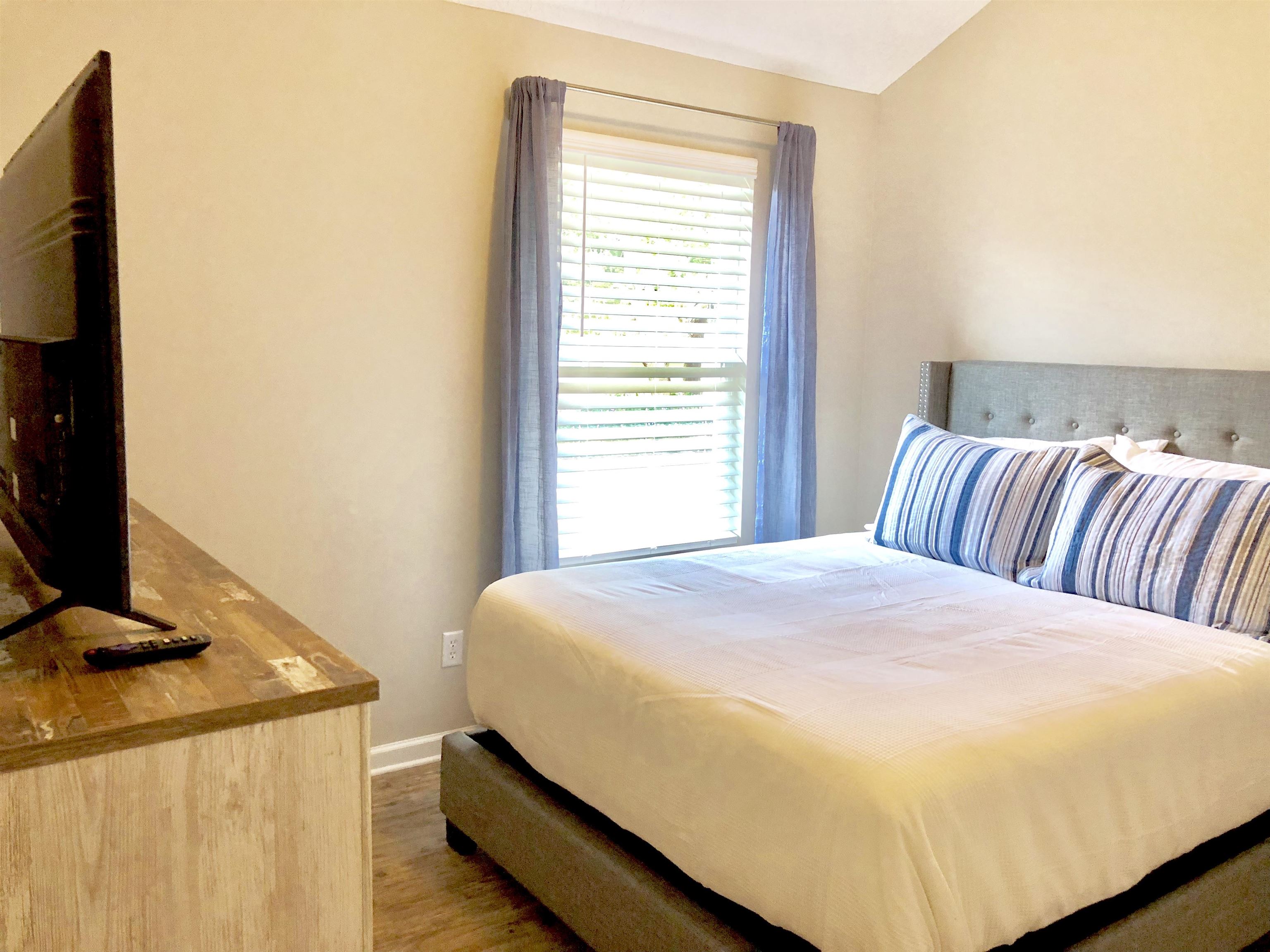 Image 17 of 22 For 3877 Laurel St