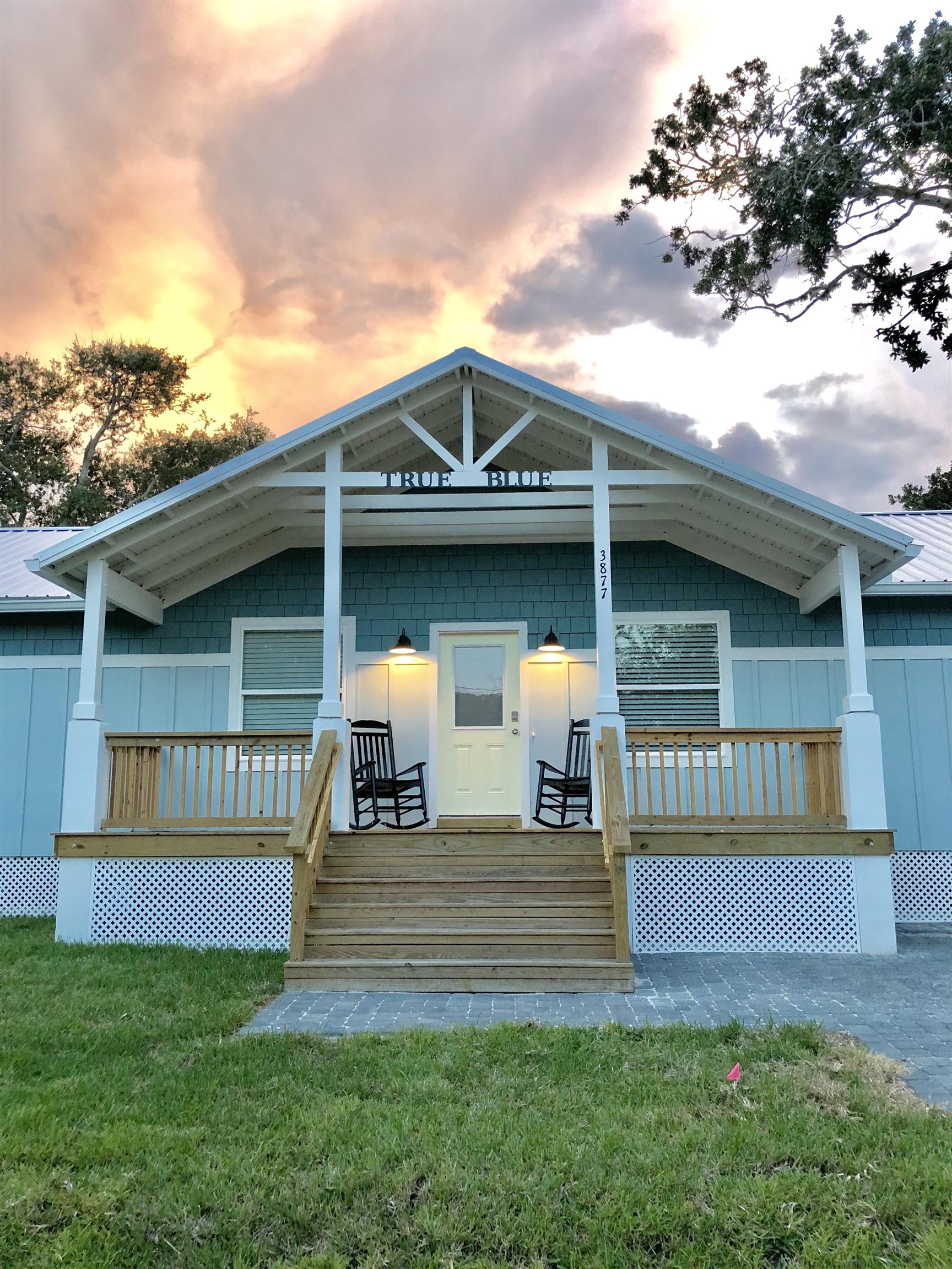 Image 3 of 22 For 3877 Laurel St