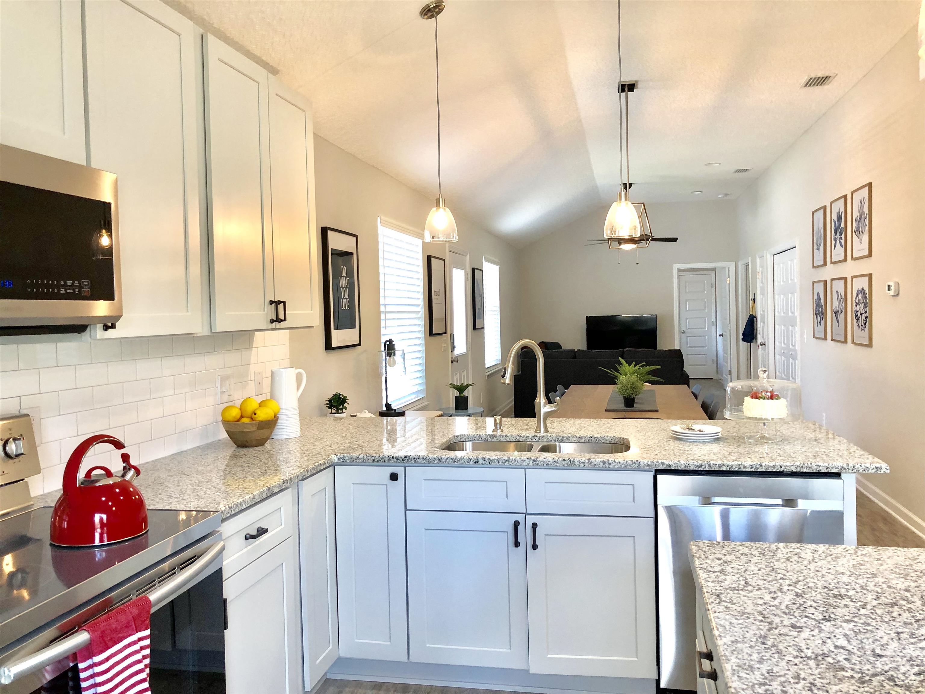 Image 7 of 22 For 3877 Laurel St