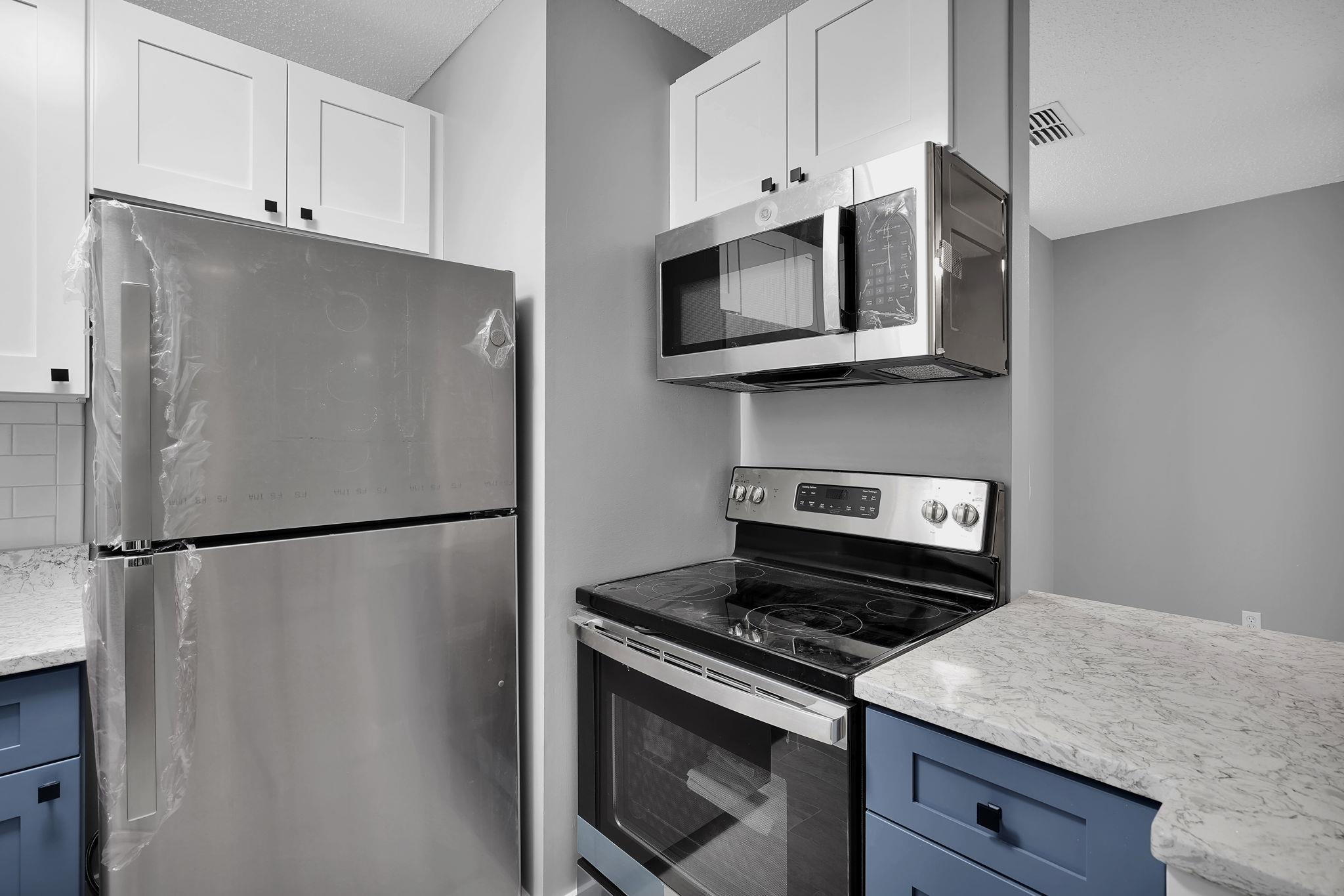 Image 7 of 23 For 30 Catalonia Ct