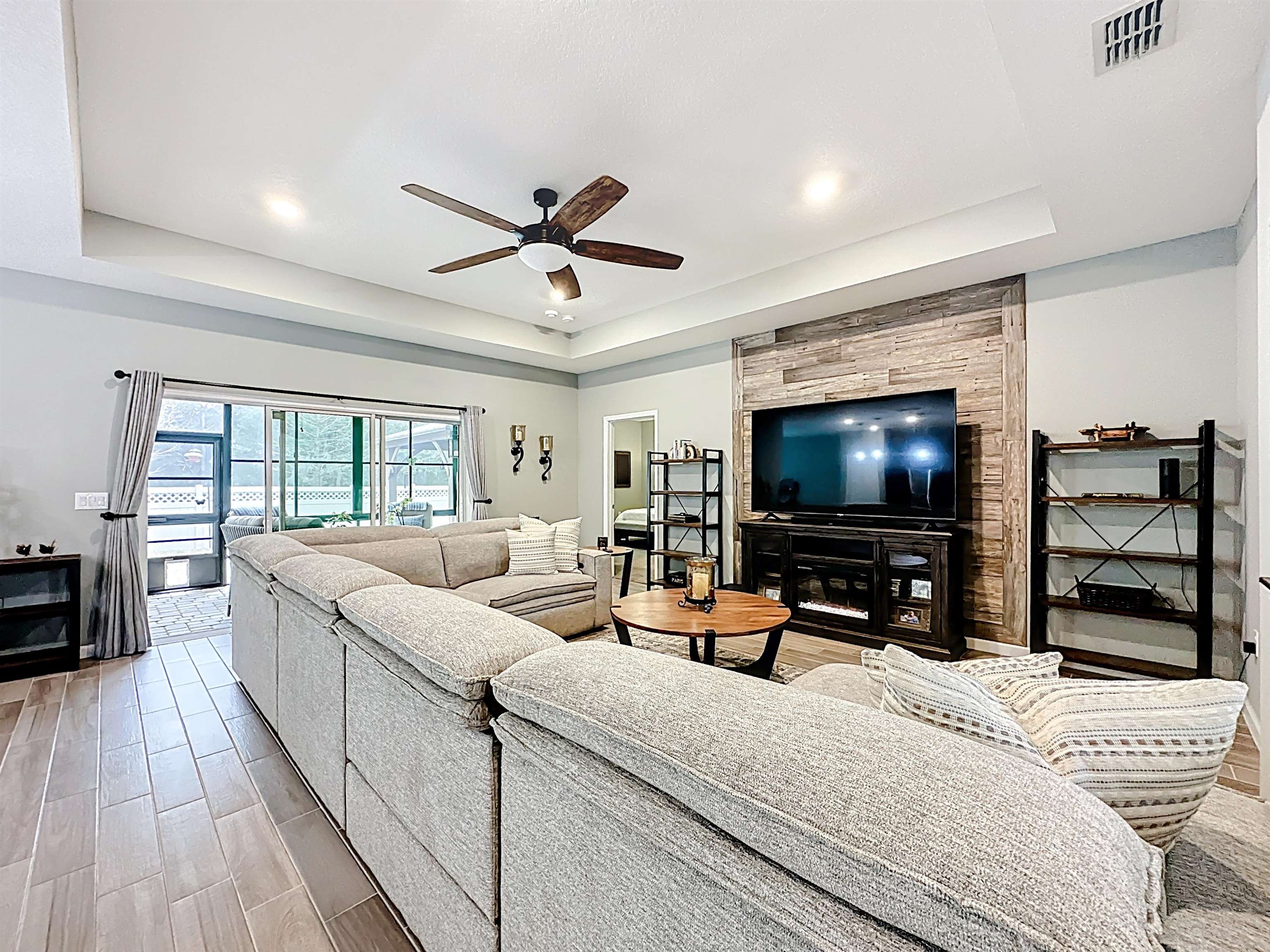 Image 13 of 47 For 39 Athens Dr