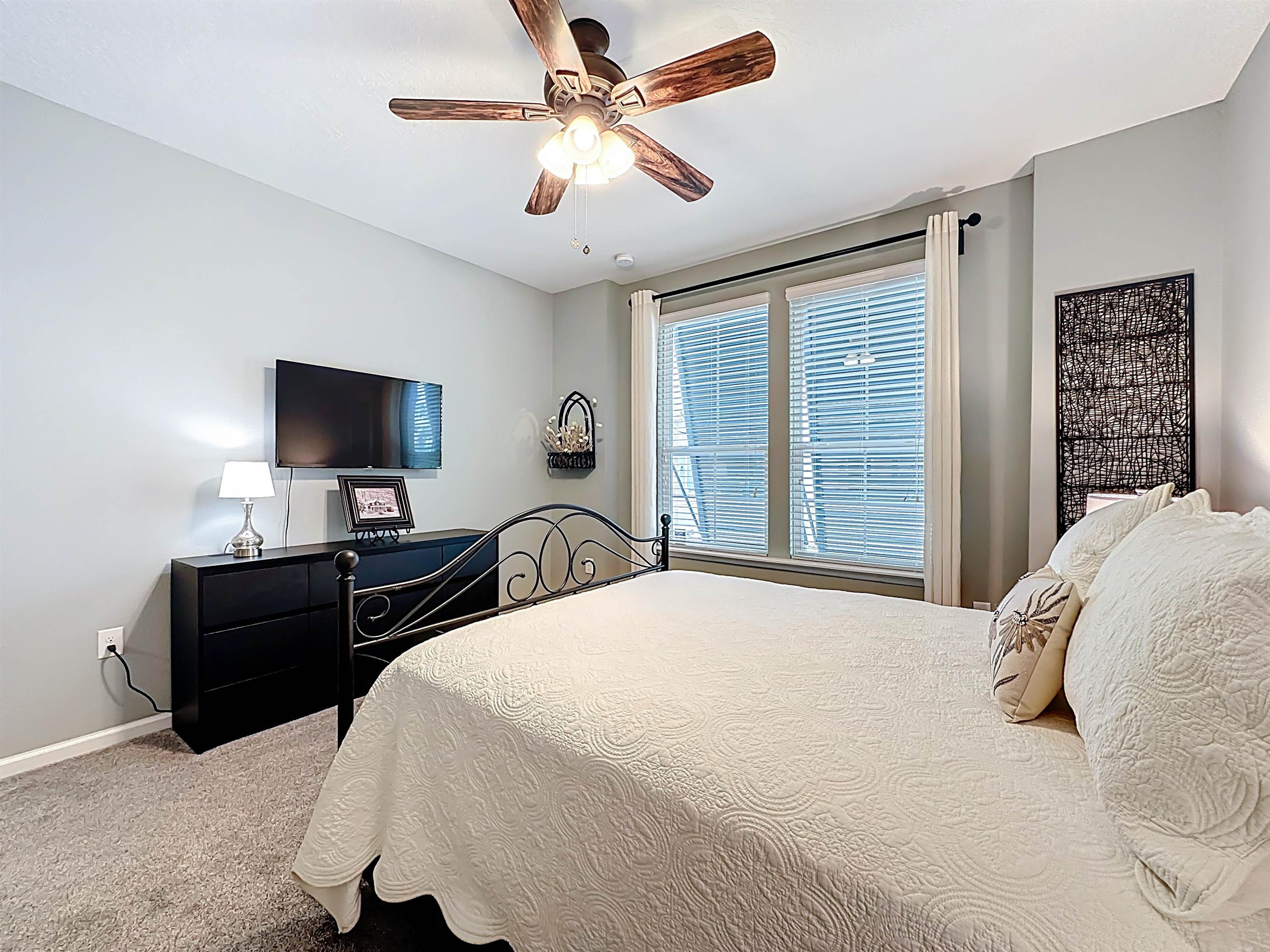 Image 26 of 47 For 39 Athens Dr