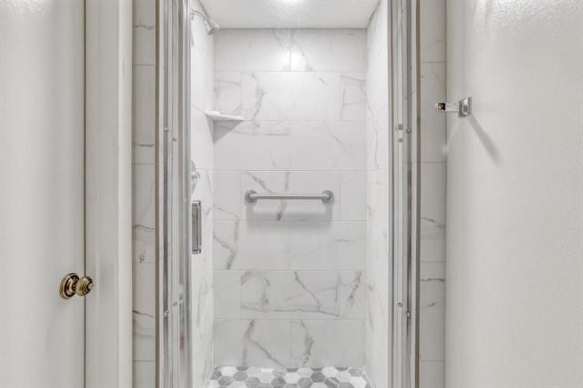 Image 19 of 32 For 31 Catalonia Ct