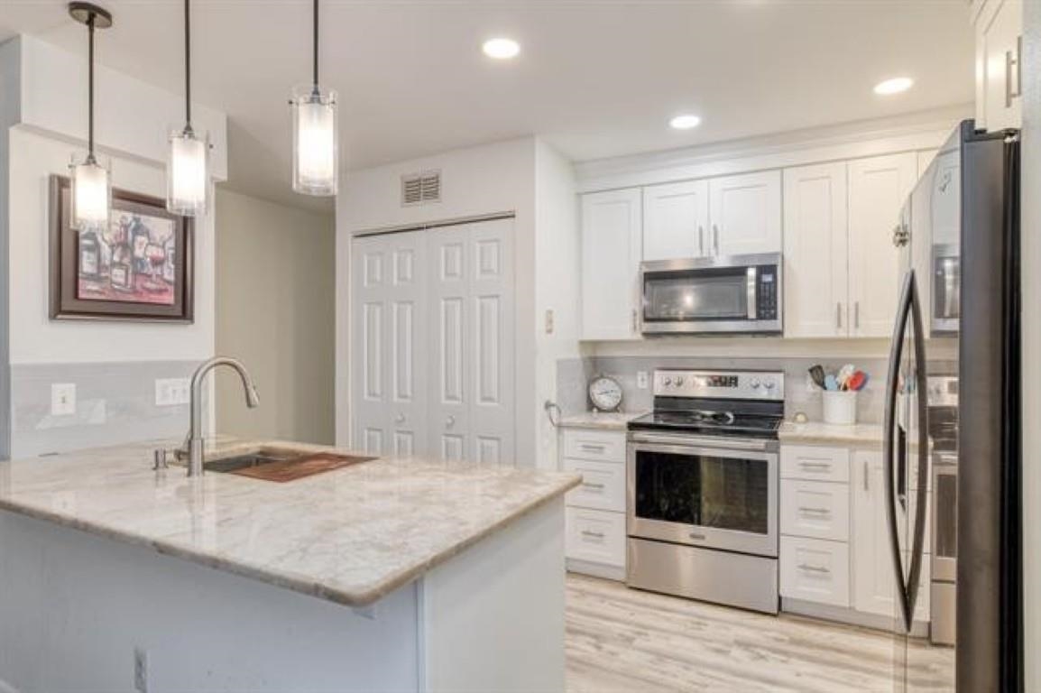 Image 7 of 32 For 31 Catalonia Ct