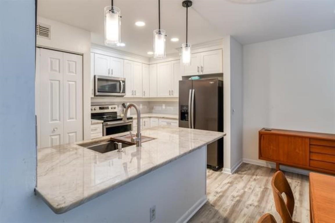 Image 8 of 32 For 31 Catalonia Ct