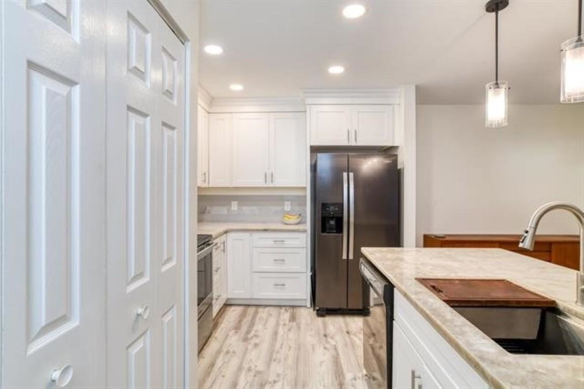 Image 9 of 32 For 31 Catalonia Ct