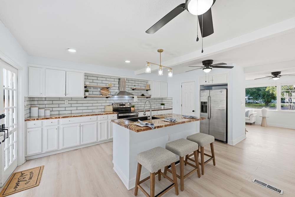 Image 12 of 42 For 680 46th St W