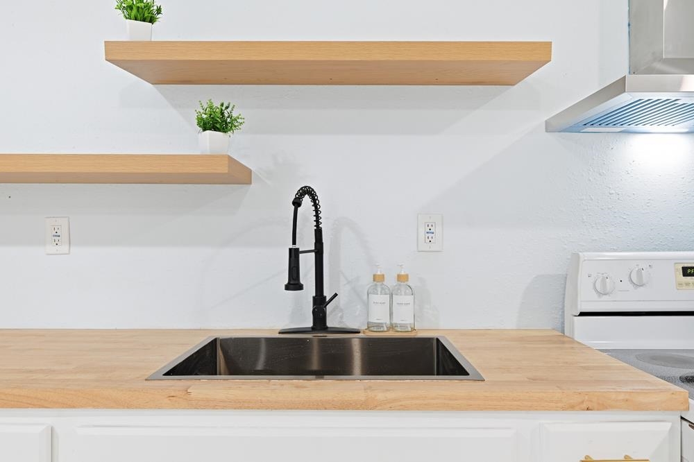 Image 28 of 42 For 680 46th St W