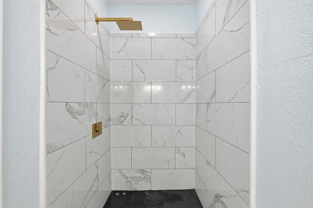 Image 34 of 42 For 680 46th St W