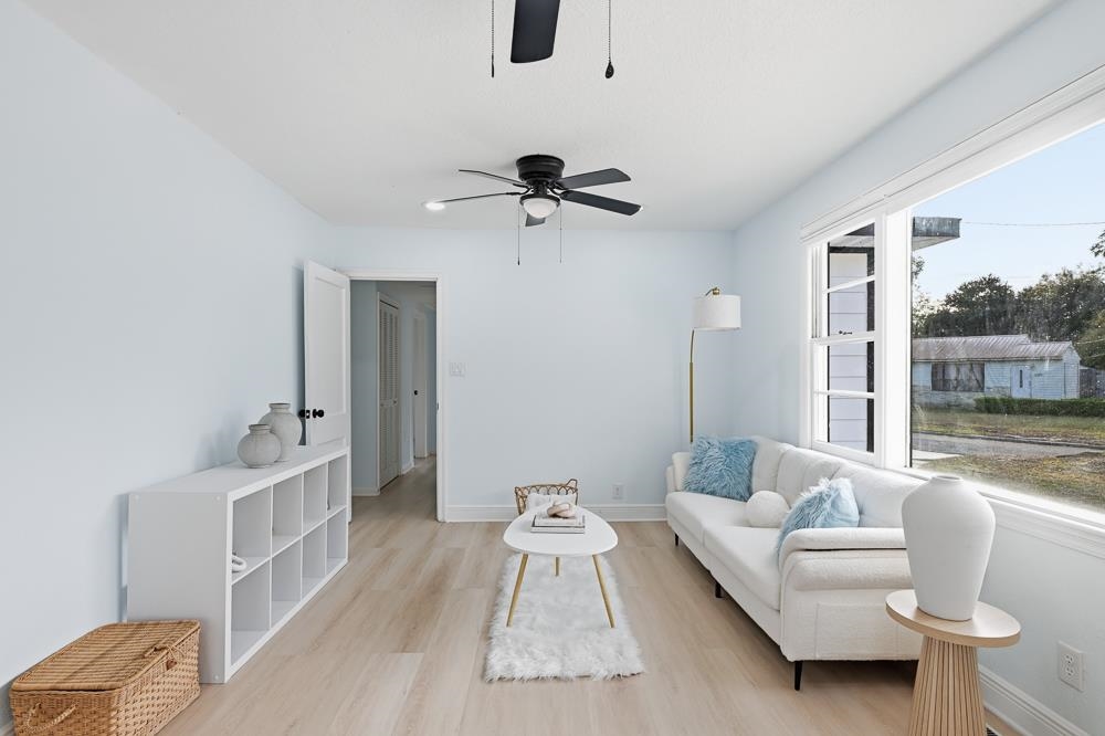 Image 9 of 42 For 680 46th St W