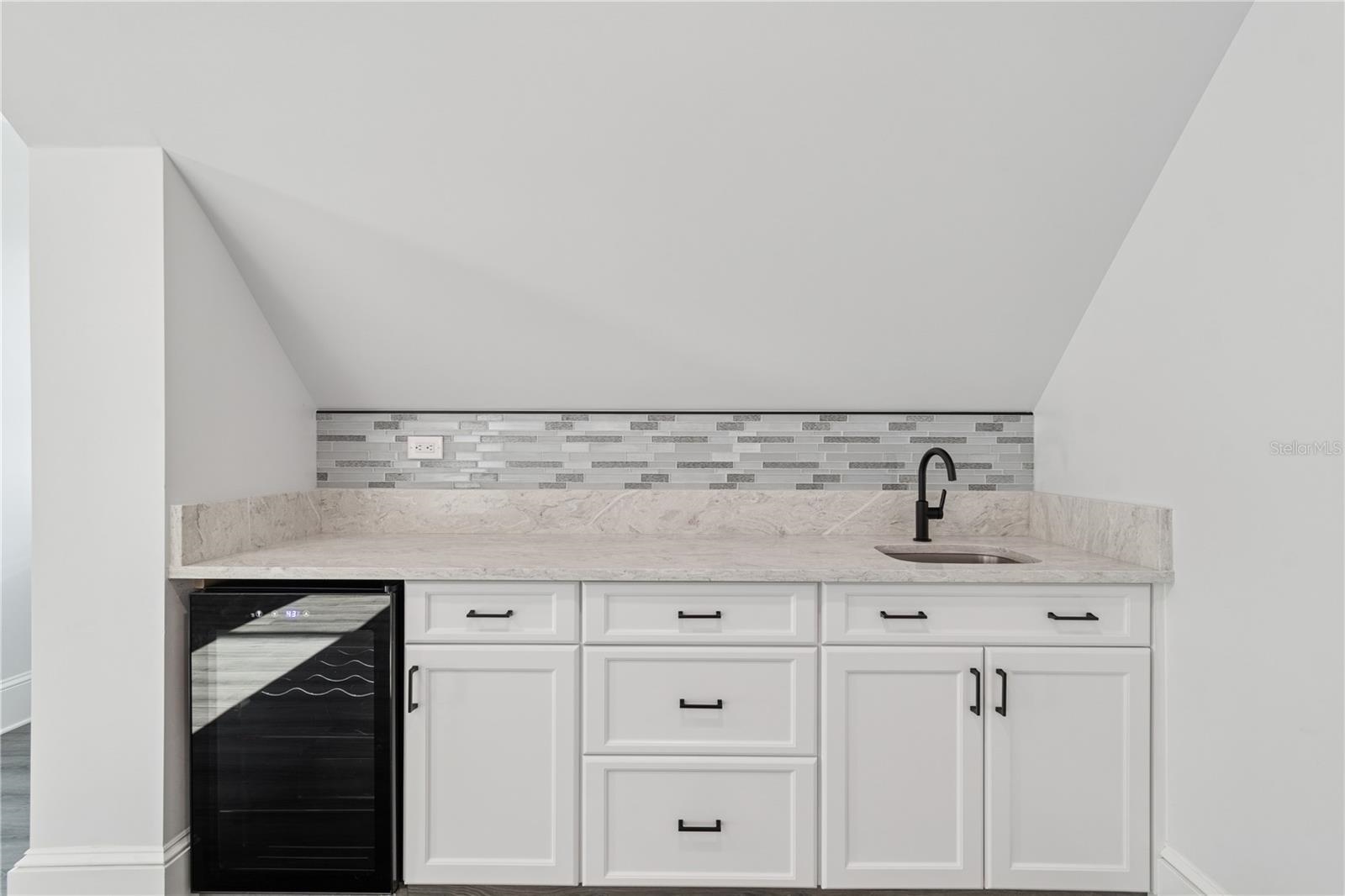 Image 22 of 55 For 117 Hernandez Ave