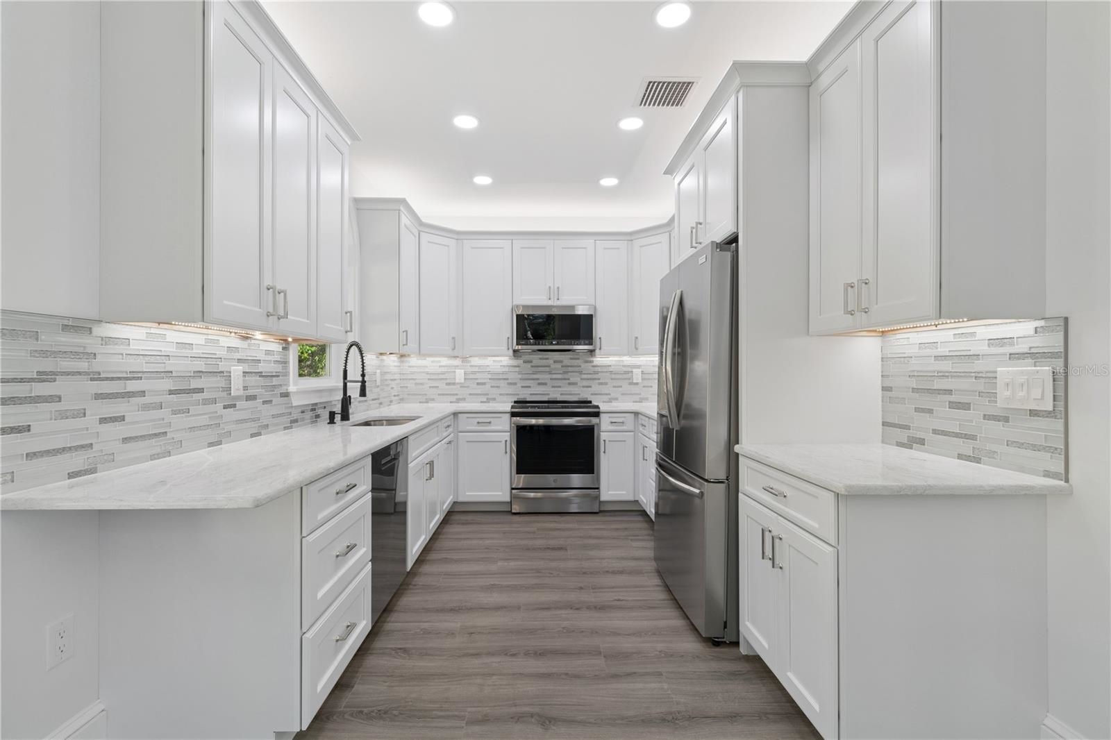 Image 7 of 55 For 117 Hernandez Ave