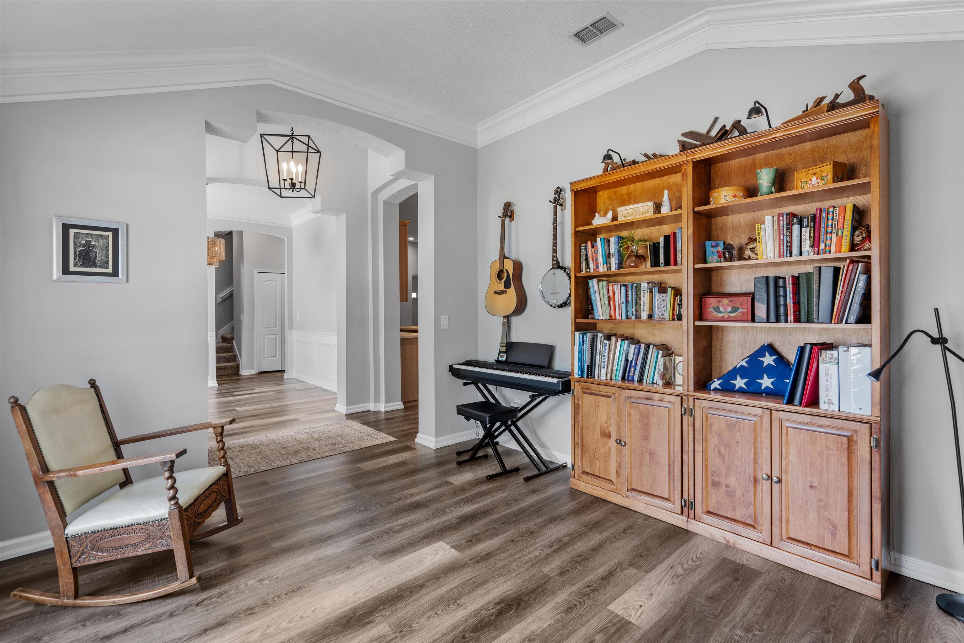 Image 12 of 63 For 221 Cacique Drive