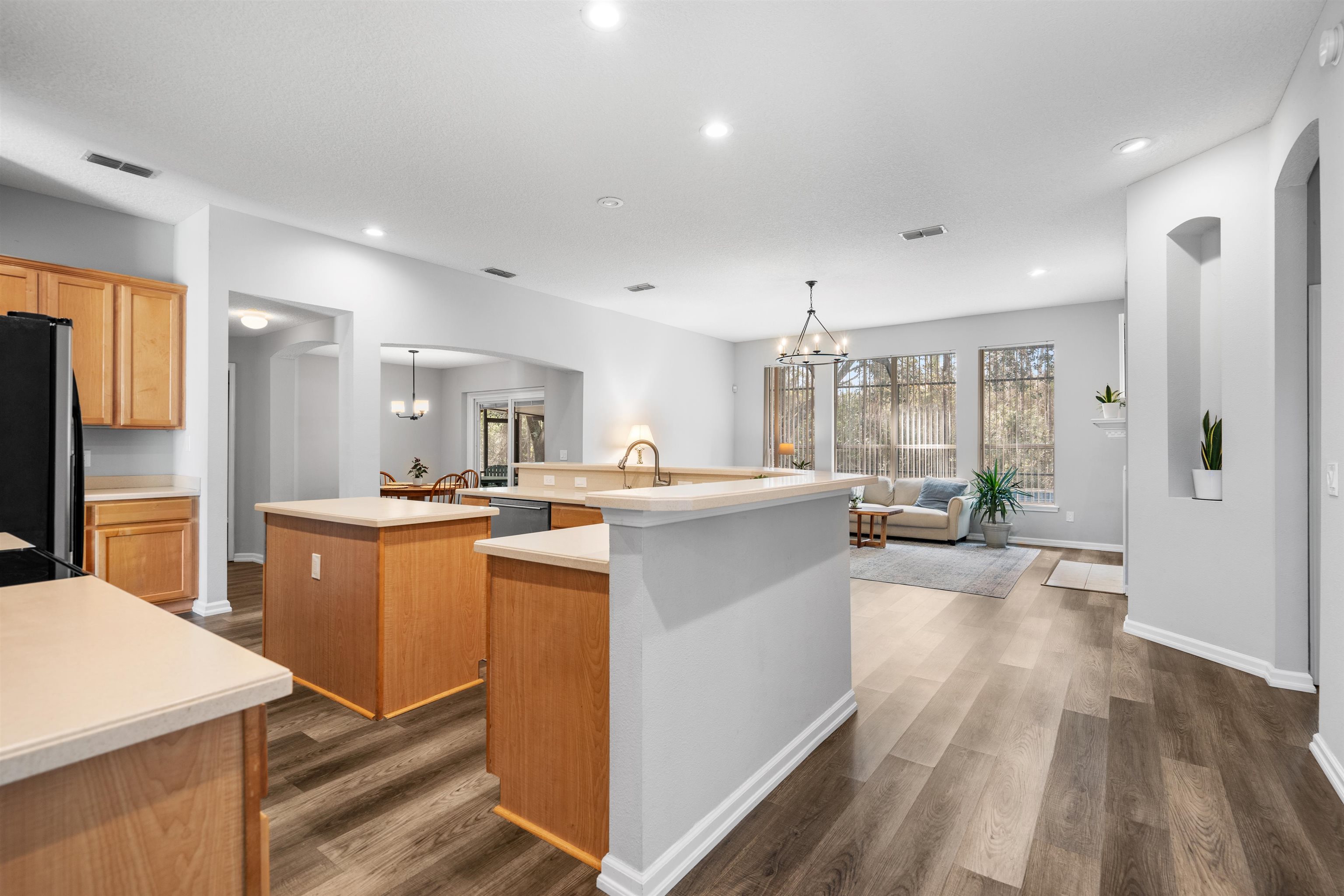 Image 14 of 63 For 221 Cacique Drive