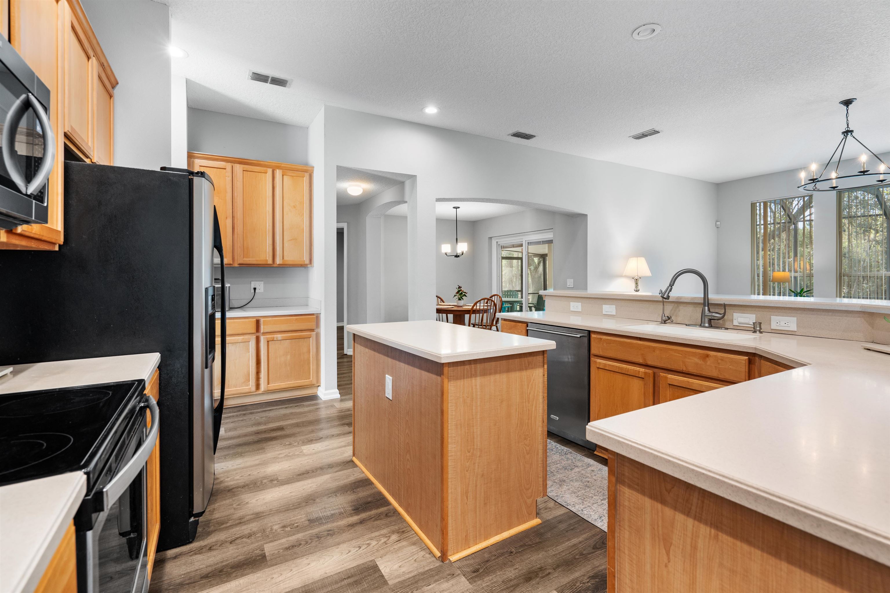 Image 15 of 63 For 221 Cacique Drive