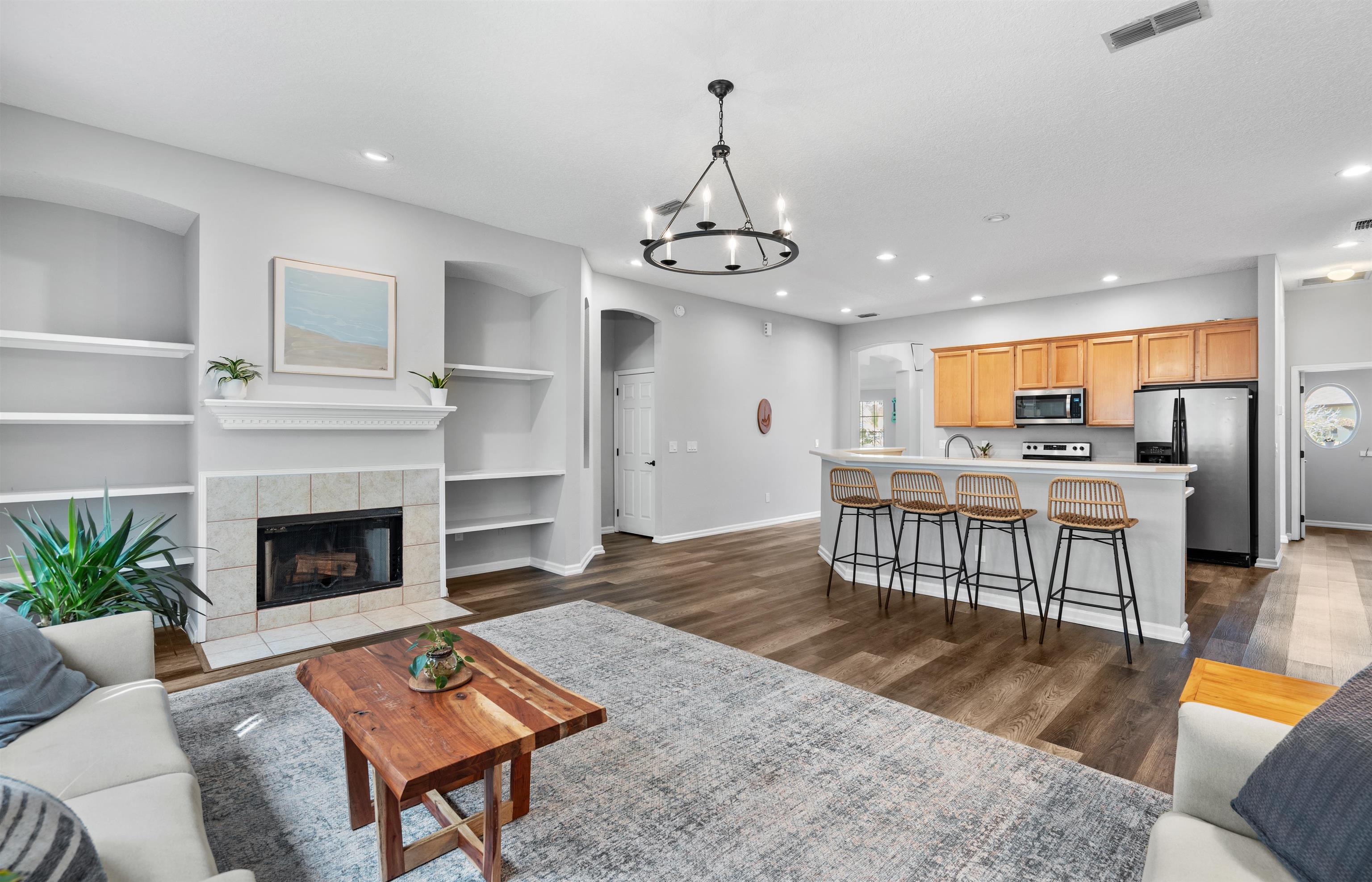 Image 21 of 63 For 221 Cacique Drive